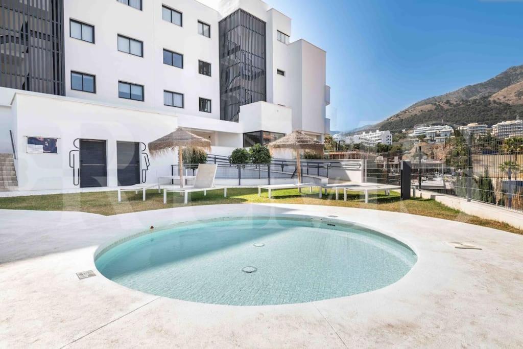 Apartment Lovely View With Private Jacuzzi & Terrace, Pool And Parking By Rems
