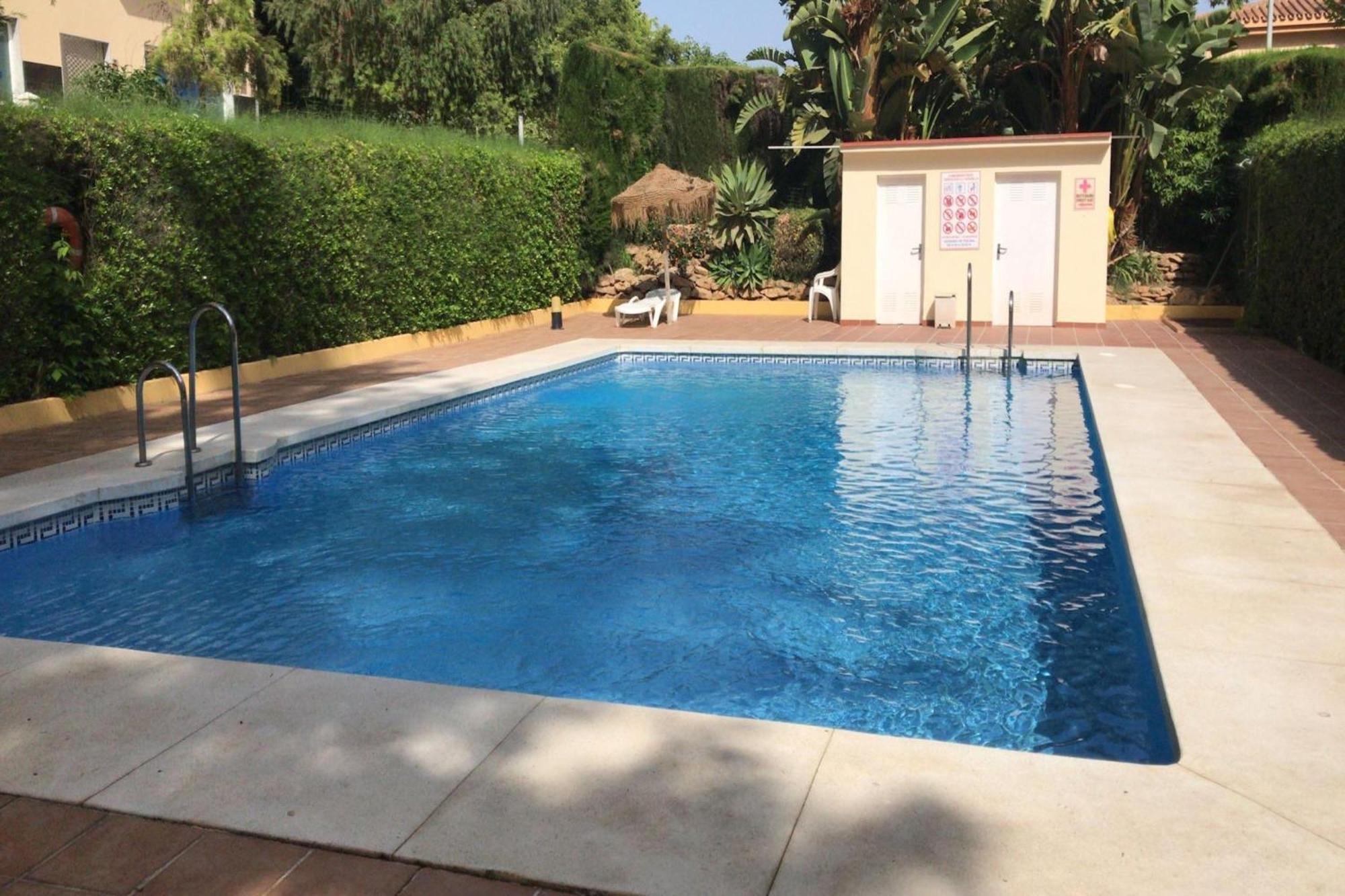 Hispanidad With Pool - Happy