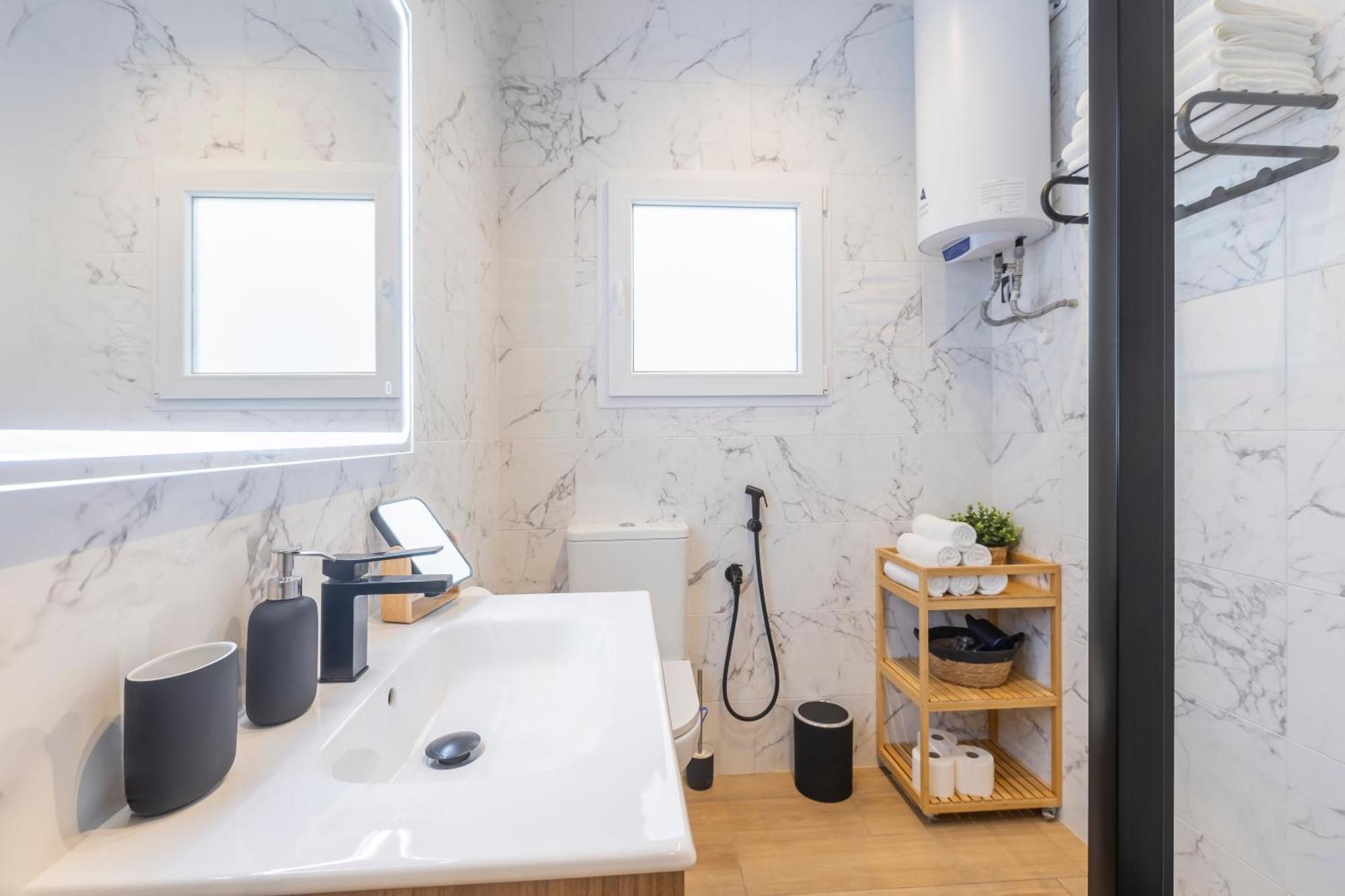 Fully Renovated In The Heart Of Fuengirola, 2 Min Walk To The Huoneisto *