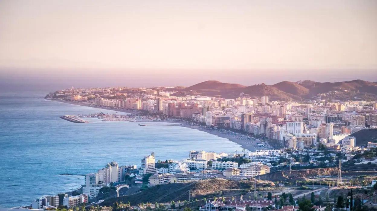 Fully Renovated In The Heart Of Fuengirola, 2 Min Walk To The Huoneisto Fuengirola