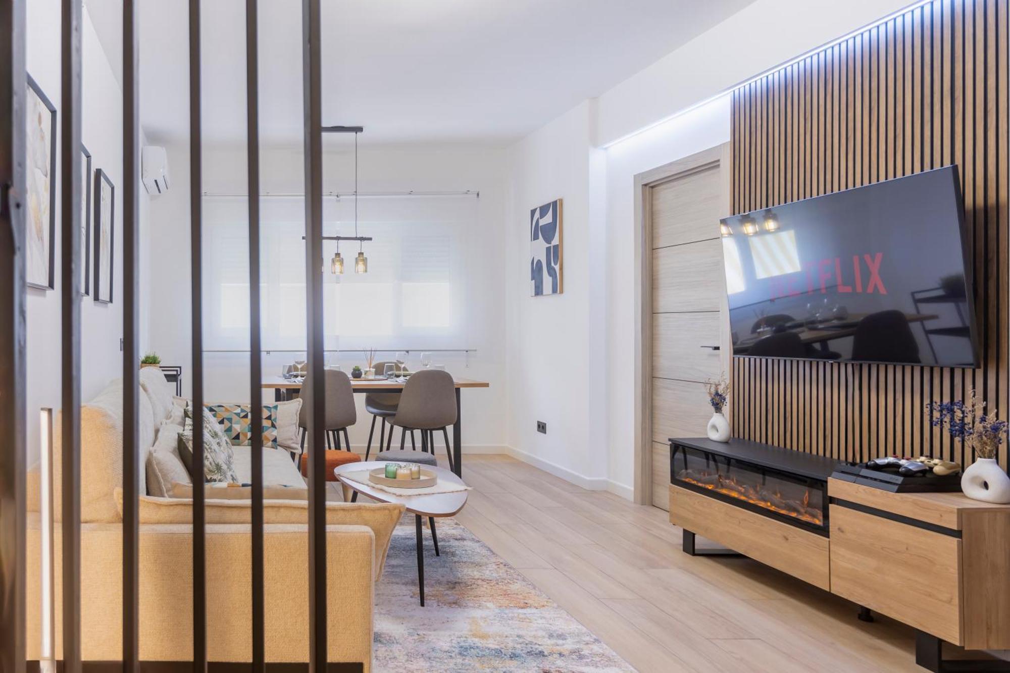 Fully Renovated In The Heart Of Fuengirola, 2 Min Walk To The Huoneisto Fuengirola