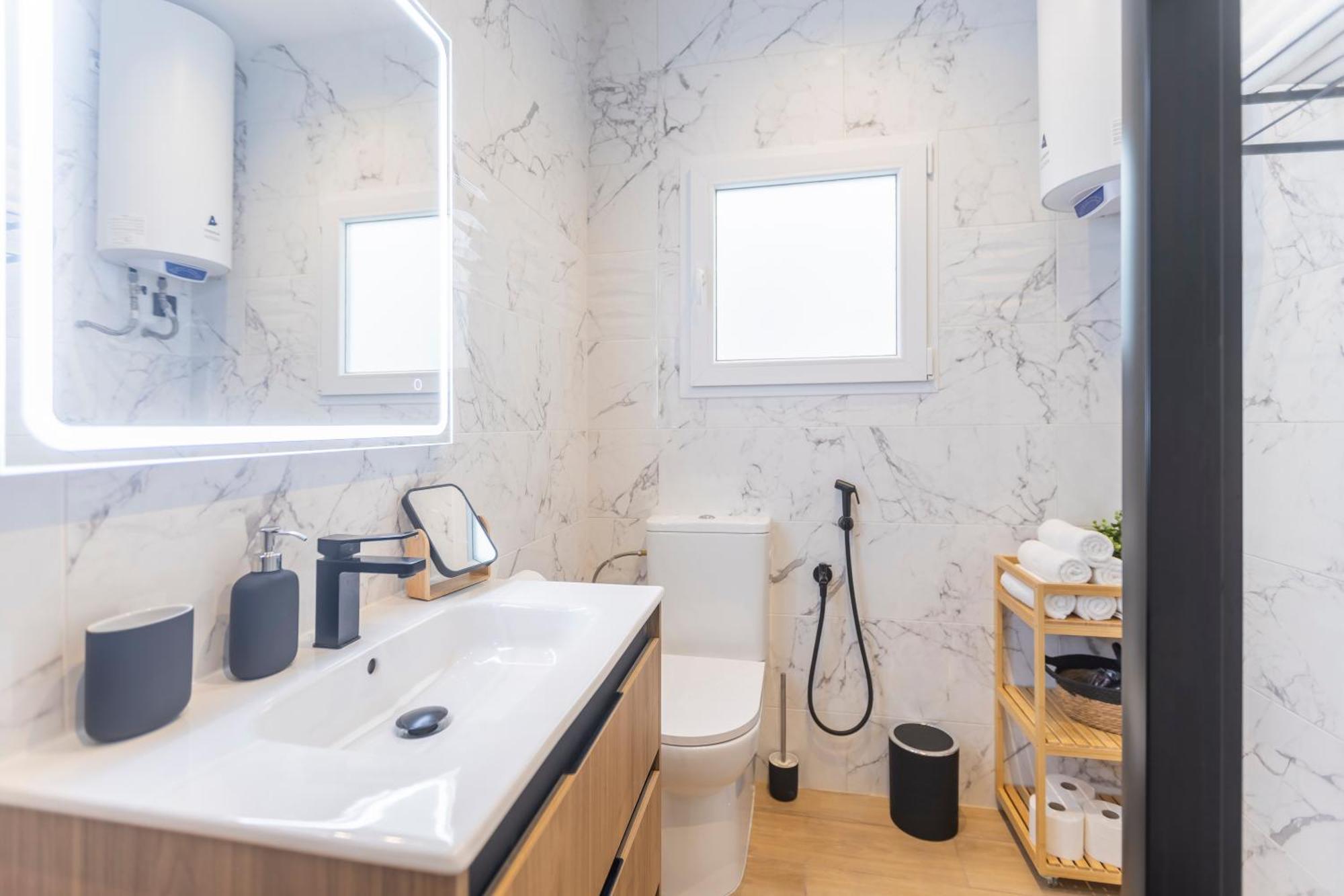 Fully Renovated In The Heart Of Fuengirola, 2 Min Walk To The Huoneisto Fuengirola