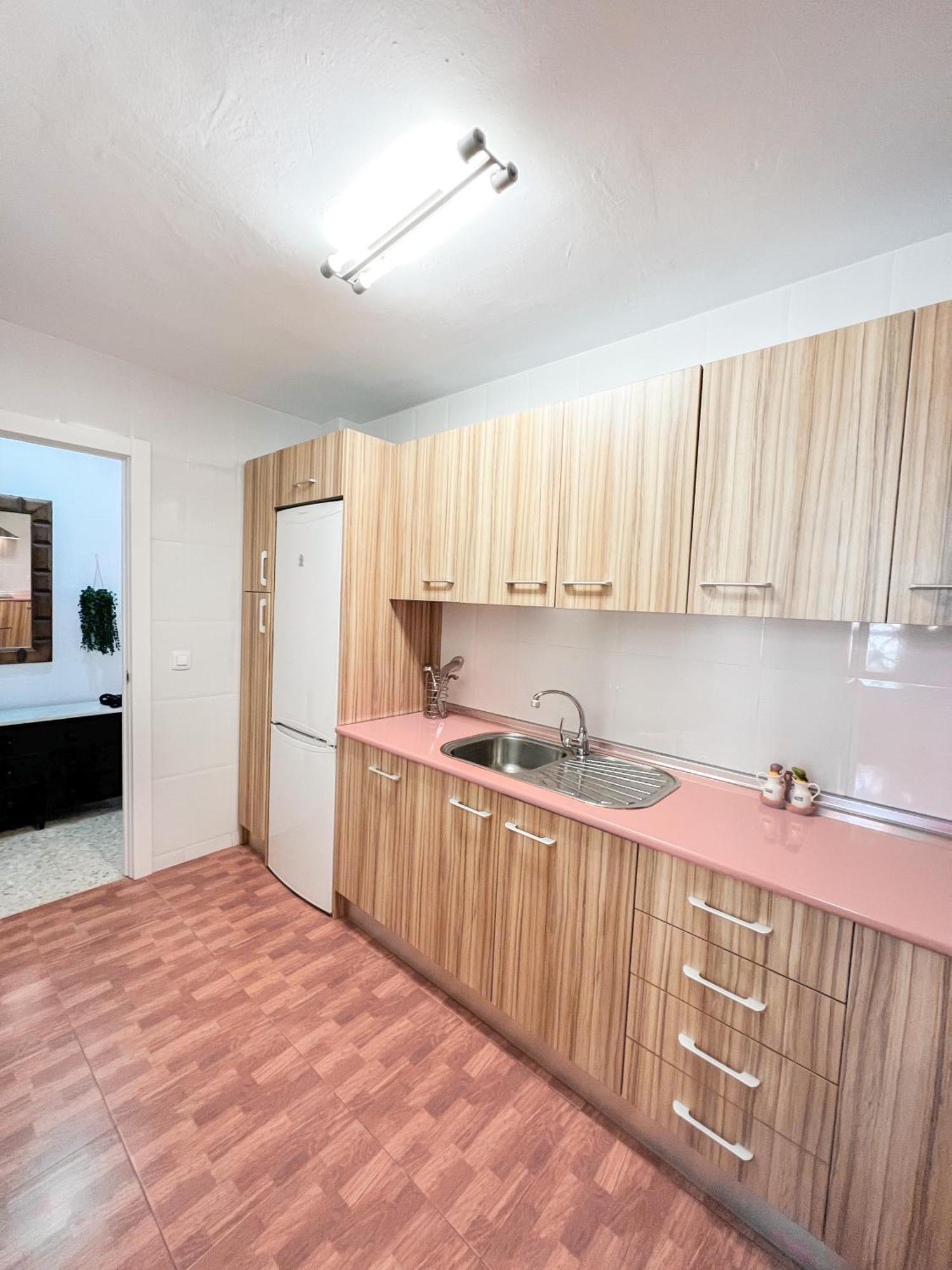 Bright And Cozy Flat By The Apartment
