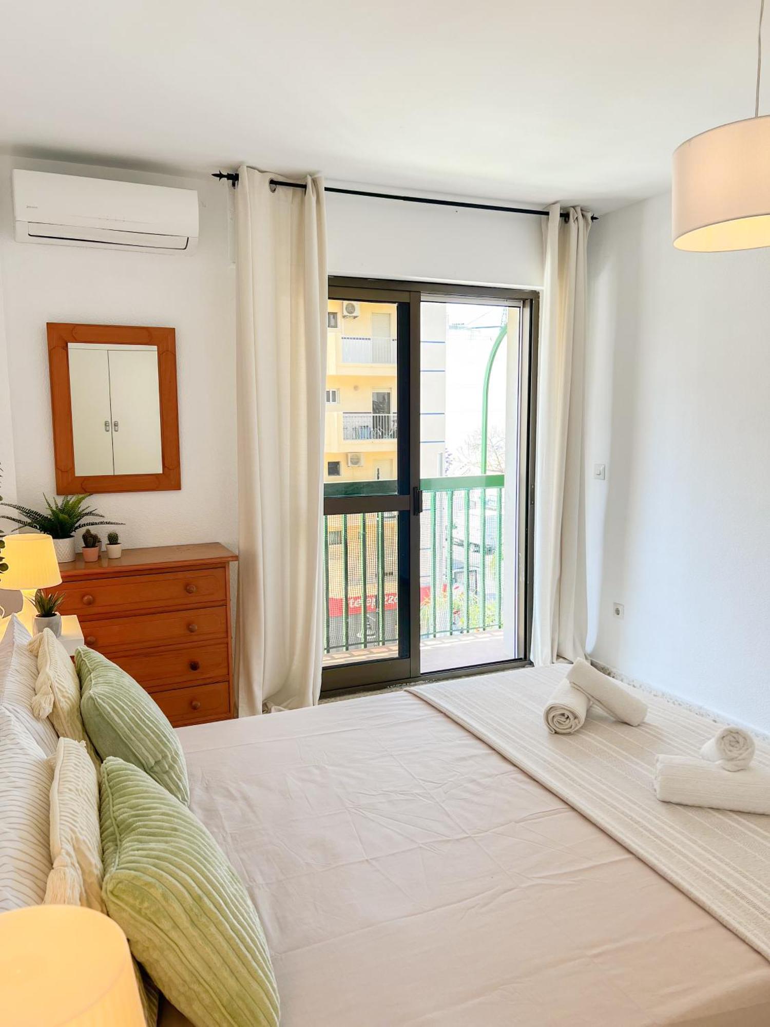 Bright And Cozy Flat By The