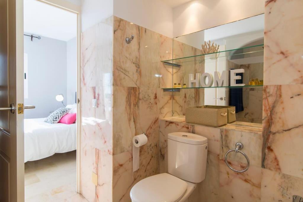 Sea Frontline Stylish House Huoneisto
