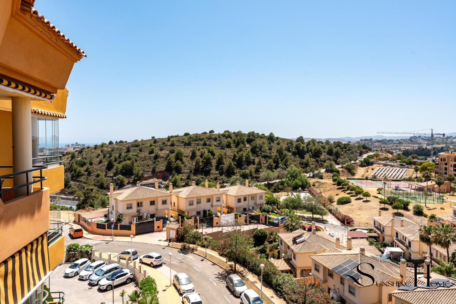 Tranquil 2 Bed 2 Bath Retreat, Pool, Parking Huoneisto