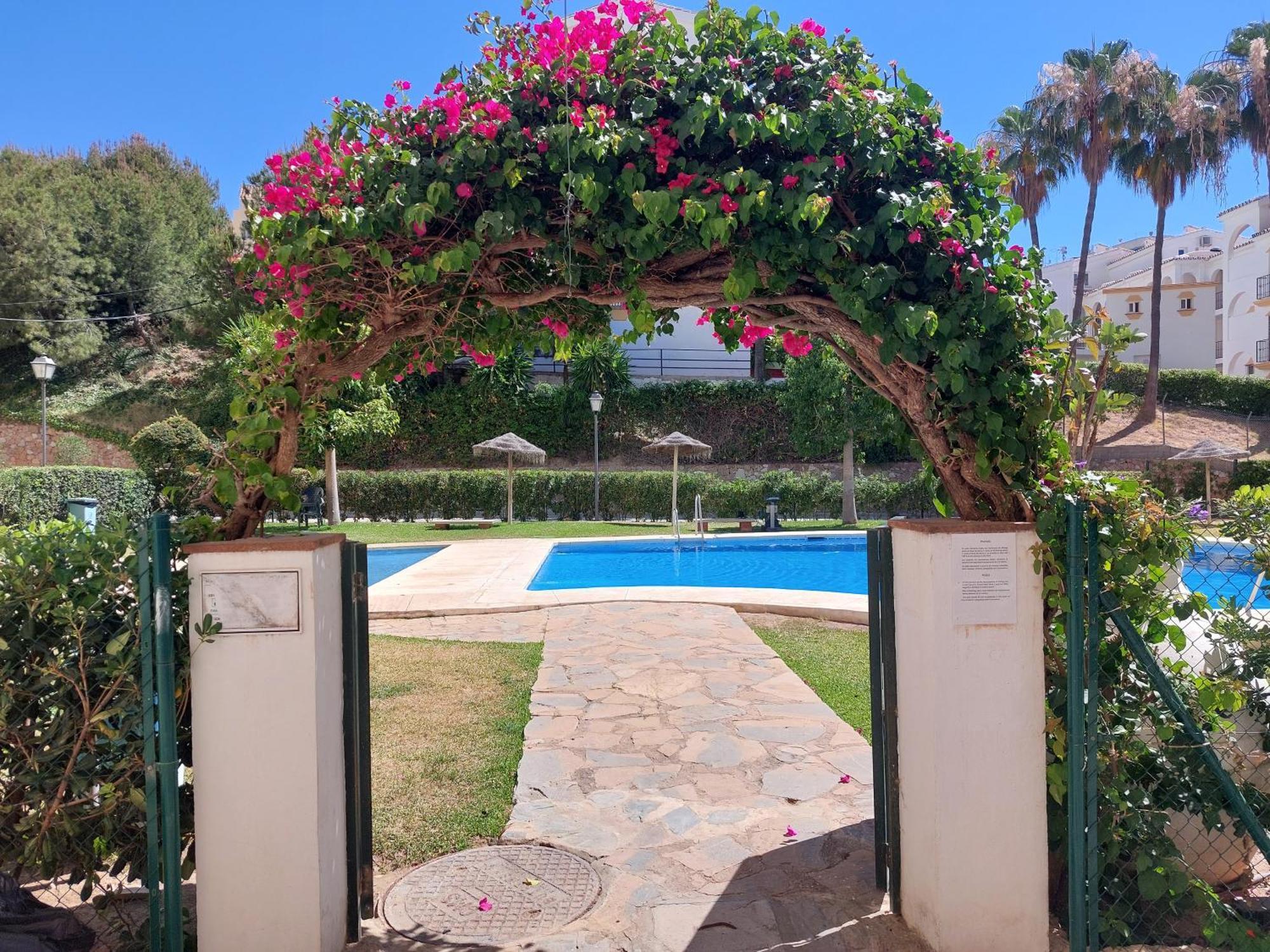 Apartamento Estudio Con Piscina Y Parking, Playa A 4 Min A Pie, Tren A 2 Min Fuengirola