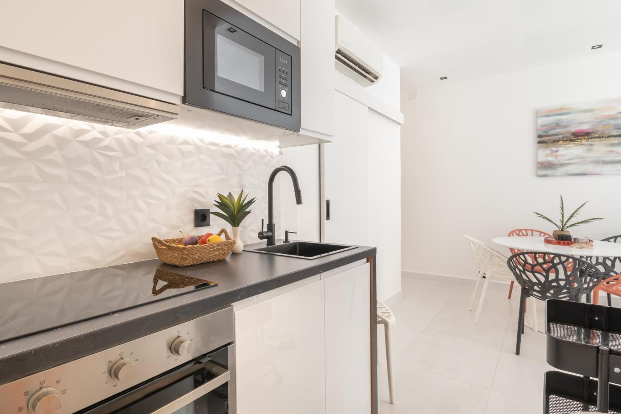 Beautiful & Fully Renovated 2bd - In Center - 20 Meters From Apartment Fuengirola