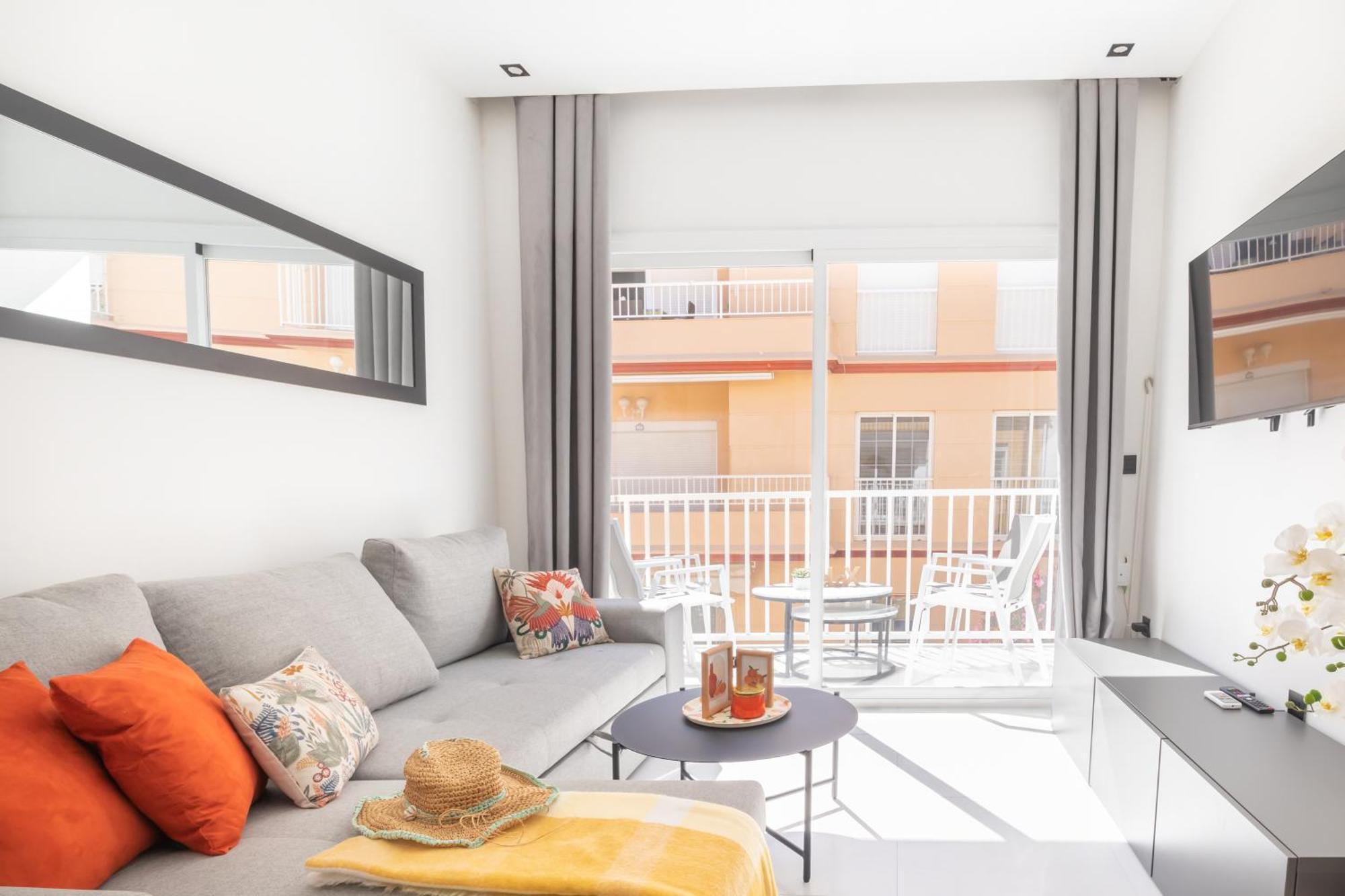 Beautiful & Fully Renovated 2bd - In Center - 20 Meters From Apartment *