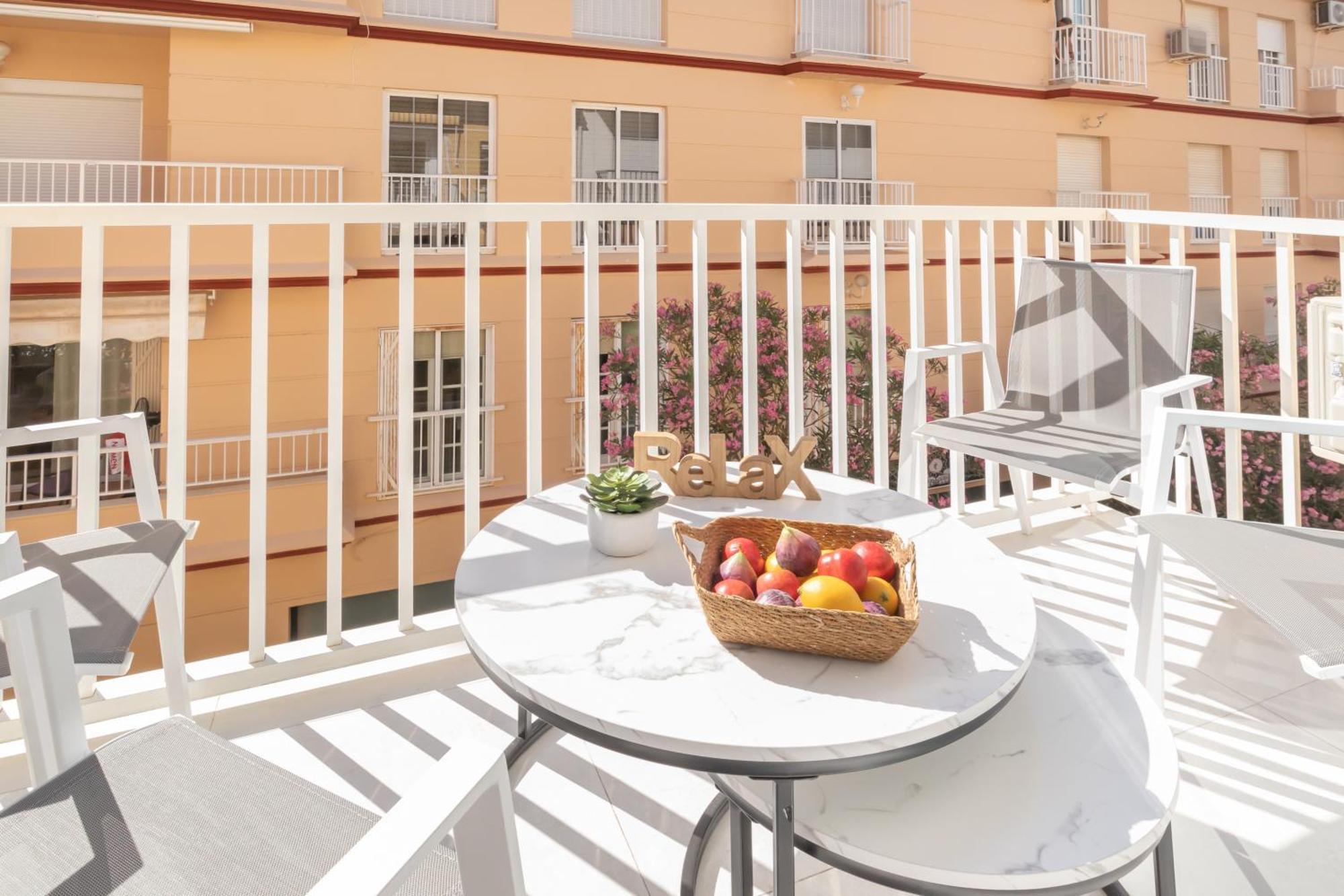 Beautiful & Fully Renovated 2bd - In Center - 20 Meters From Apartment Fuengirola