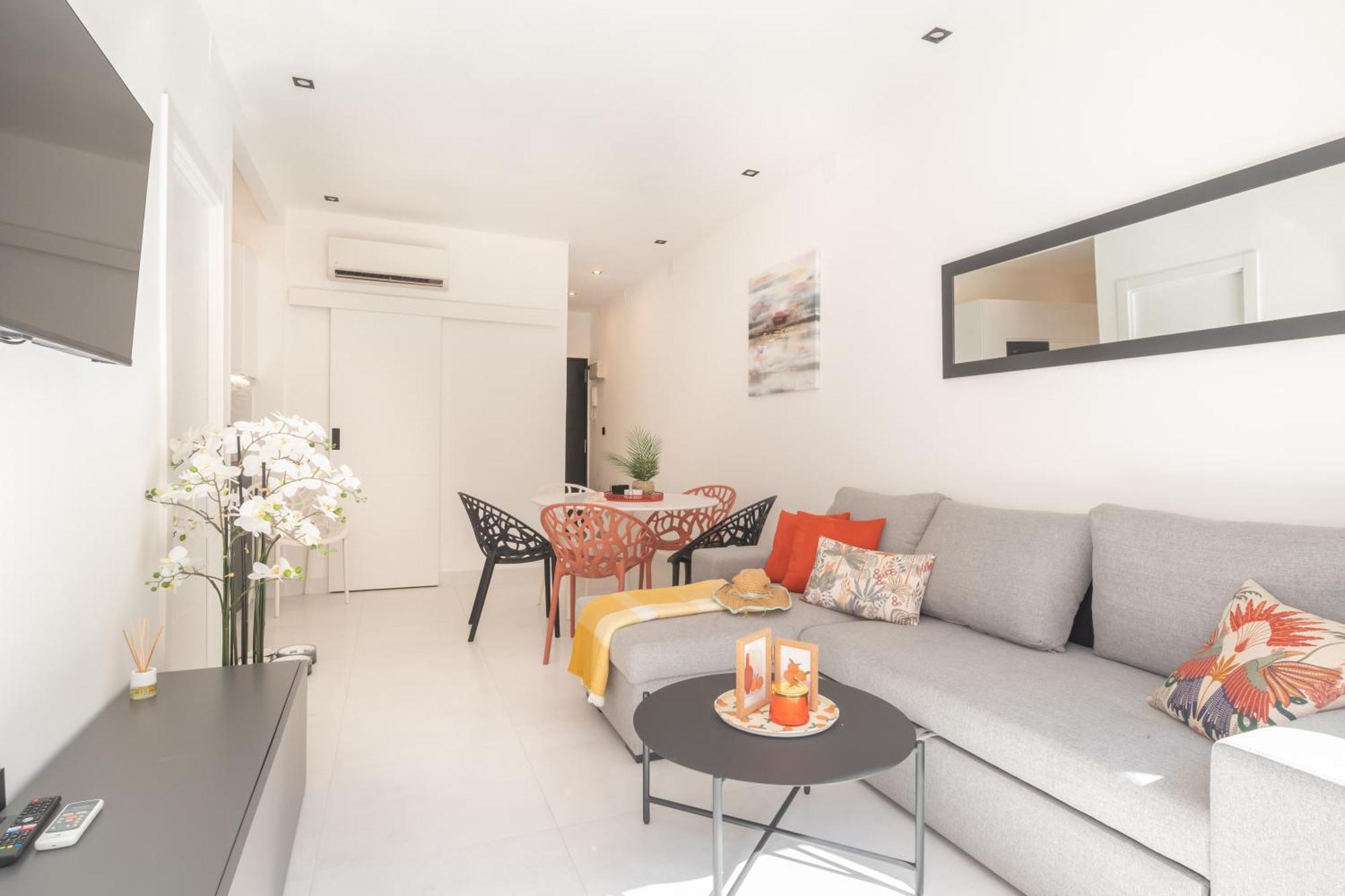 Beautiful & Fully Renovated 2bd - In Center - 20 Meters From Apartment
