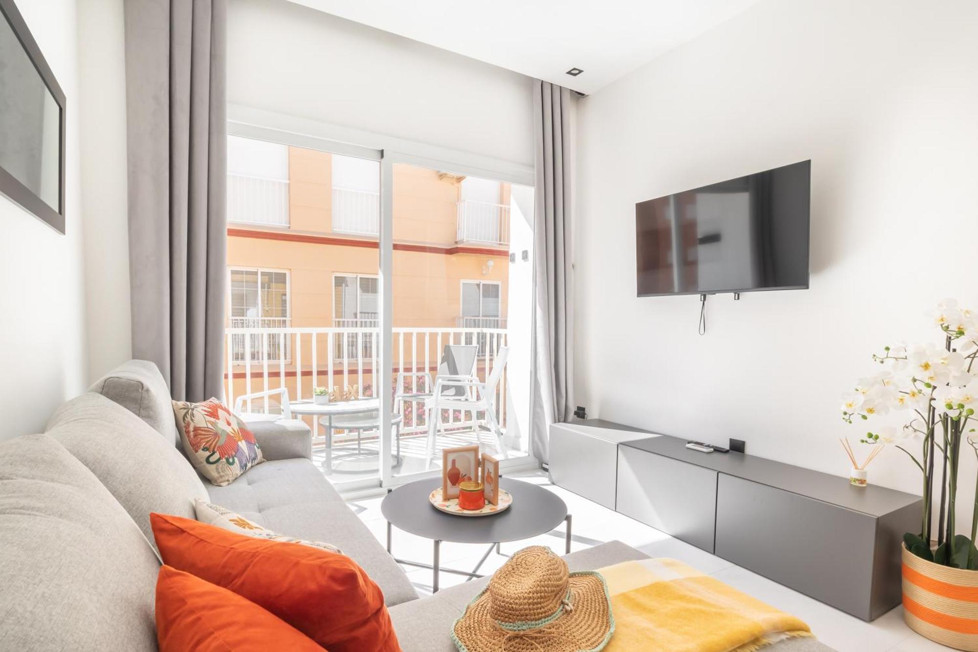 Beautiful & Fully Renovated 2bd - In Center - 20 Meters From Apartment *