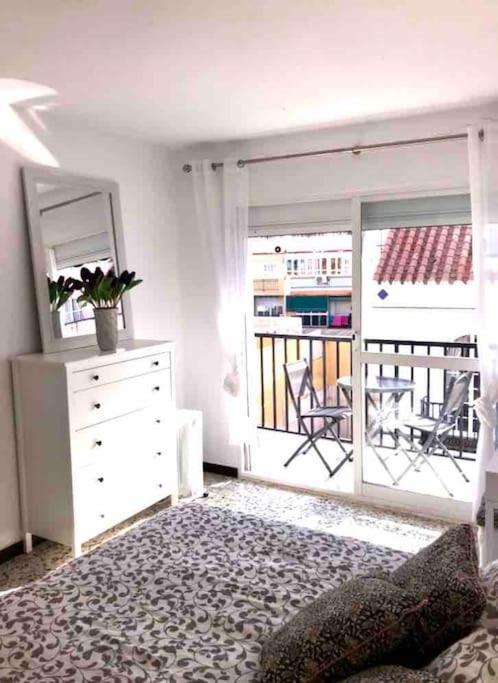 3 Bedrooms Flat-fuengirola Center-2 Min From Fuengirola