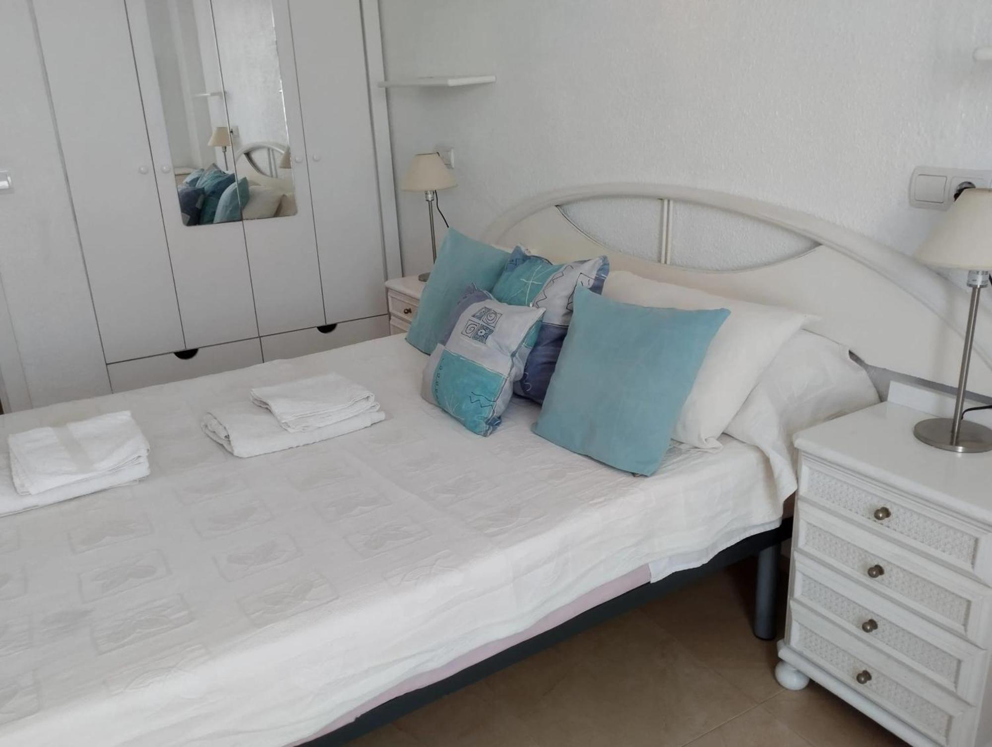 Apartment Spacious With Sea And Mountain Views In 95m²