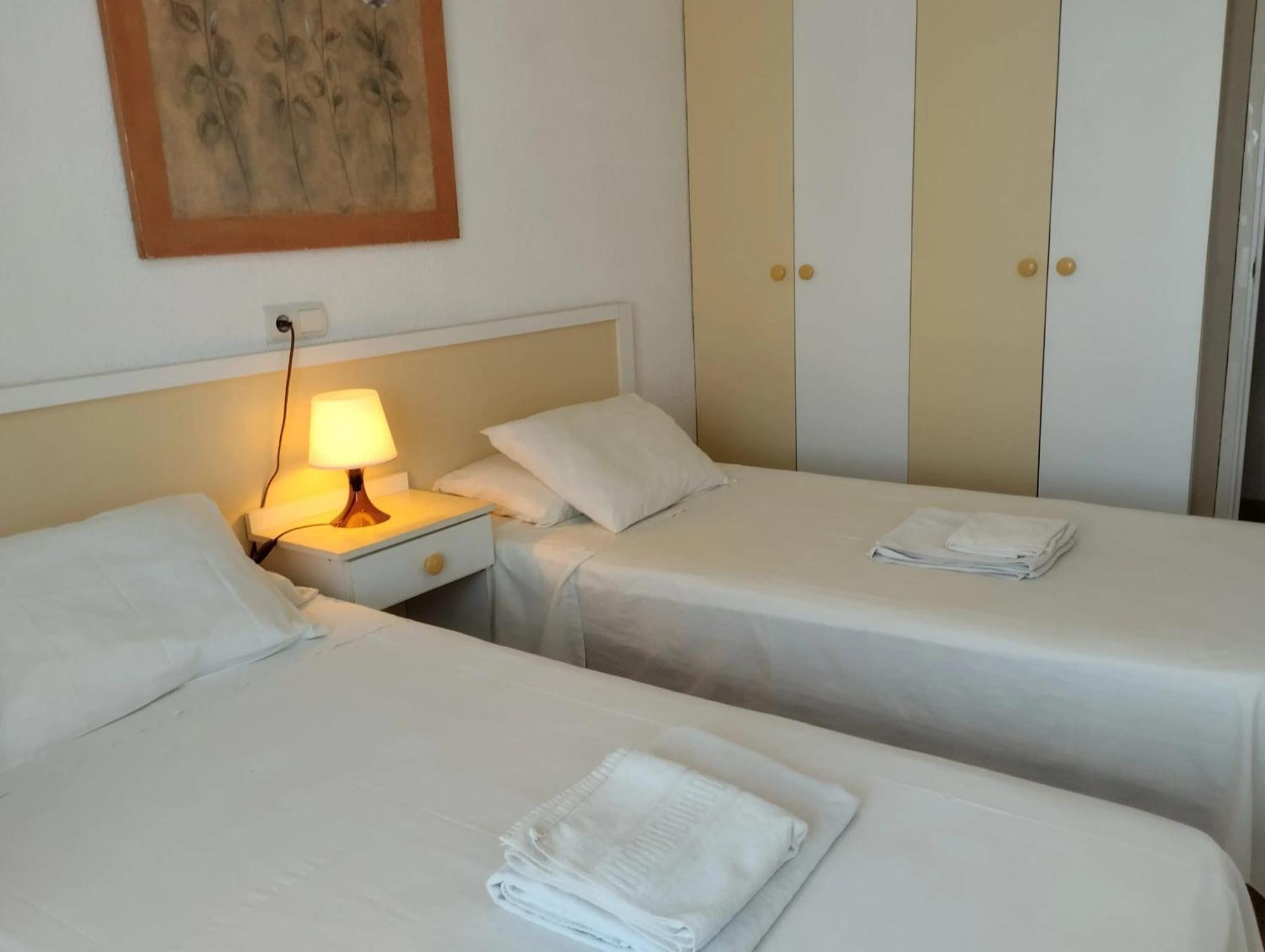Spacious With Sea And Mountain Views In 95m² Apartment