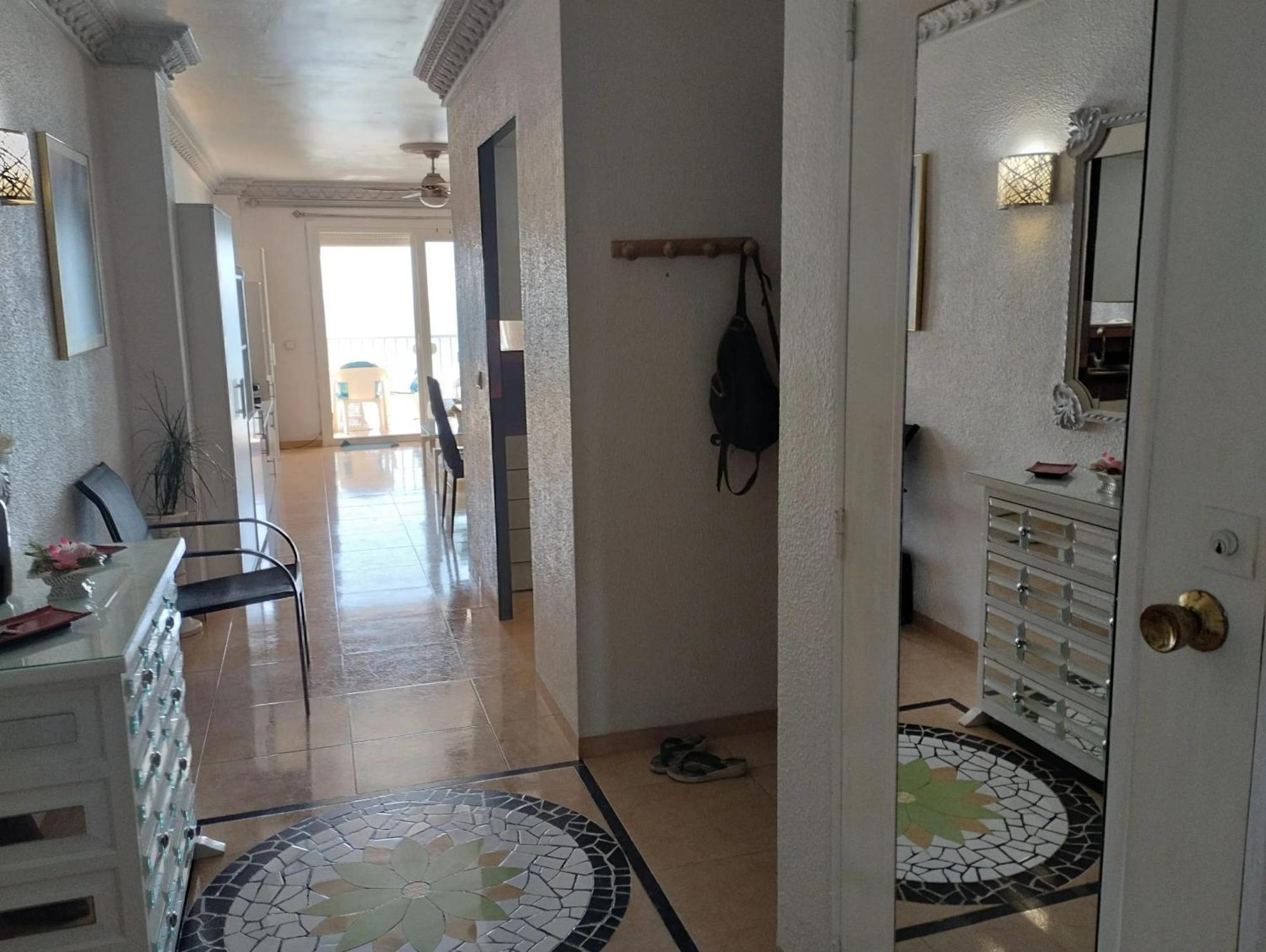 Spacious With Sea And Mountain Views In 95m² Apartment *