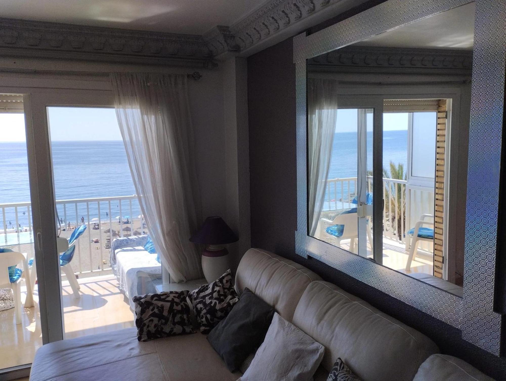 Spacious With Sea And Mountain Views In 95m² Fuengirola