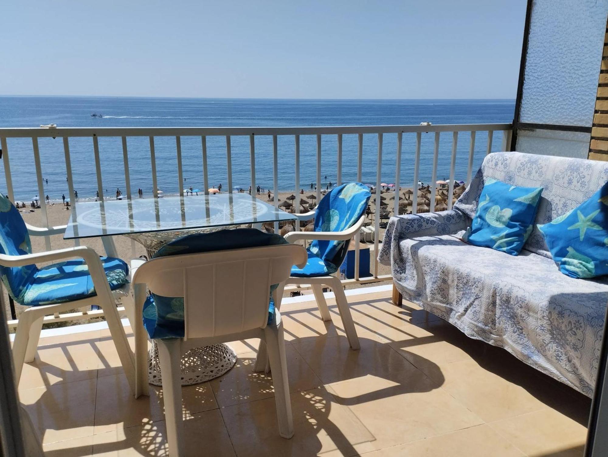 Spacious With Sea And Mountain Views In 95m²