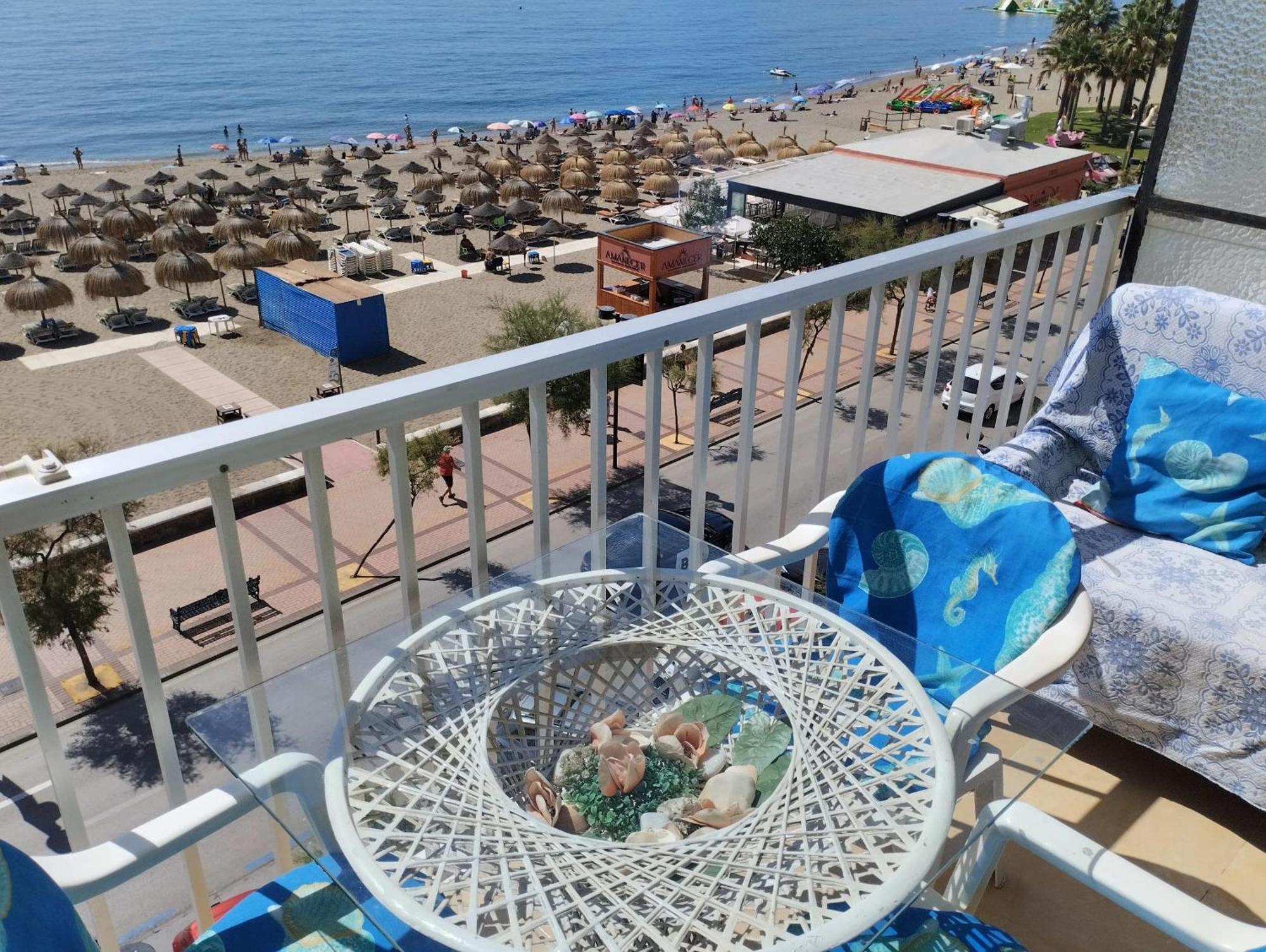 Apartment Spacious With Sea And Mountain Views In 95m²