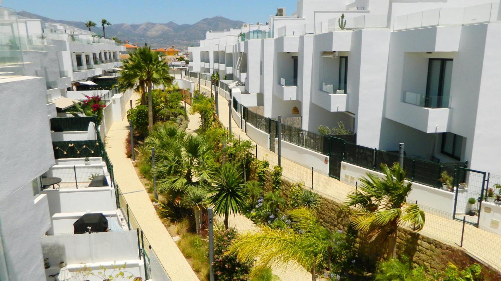 The White House * Fuengirola