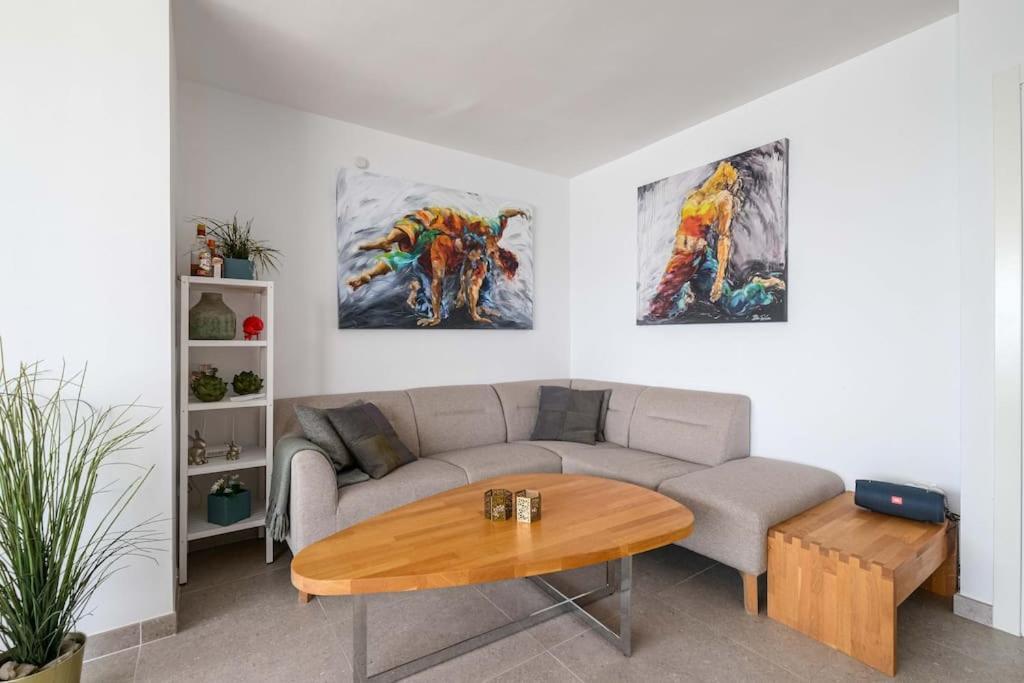119-magnificent Front Apartment, Apartment