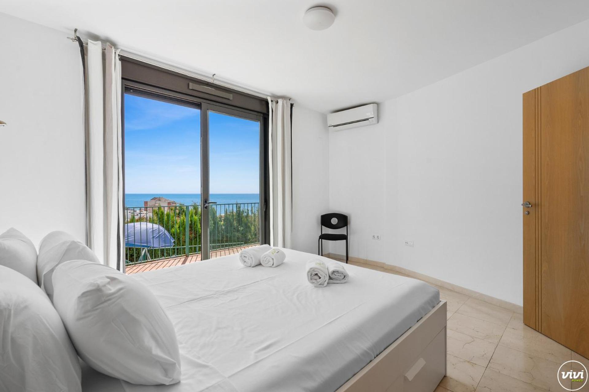 Vivi Homes - La Roca Pool, Terrace, Golf & Sea View Apartment *