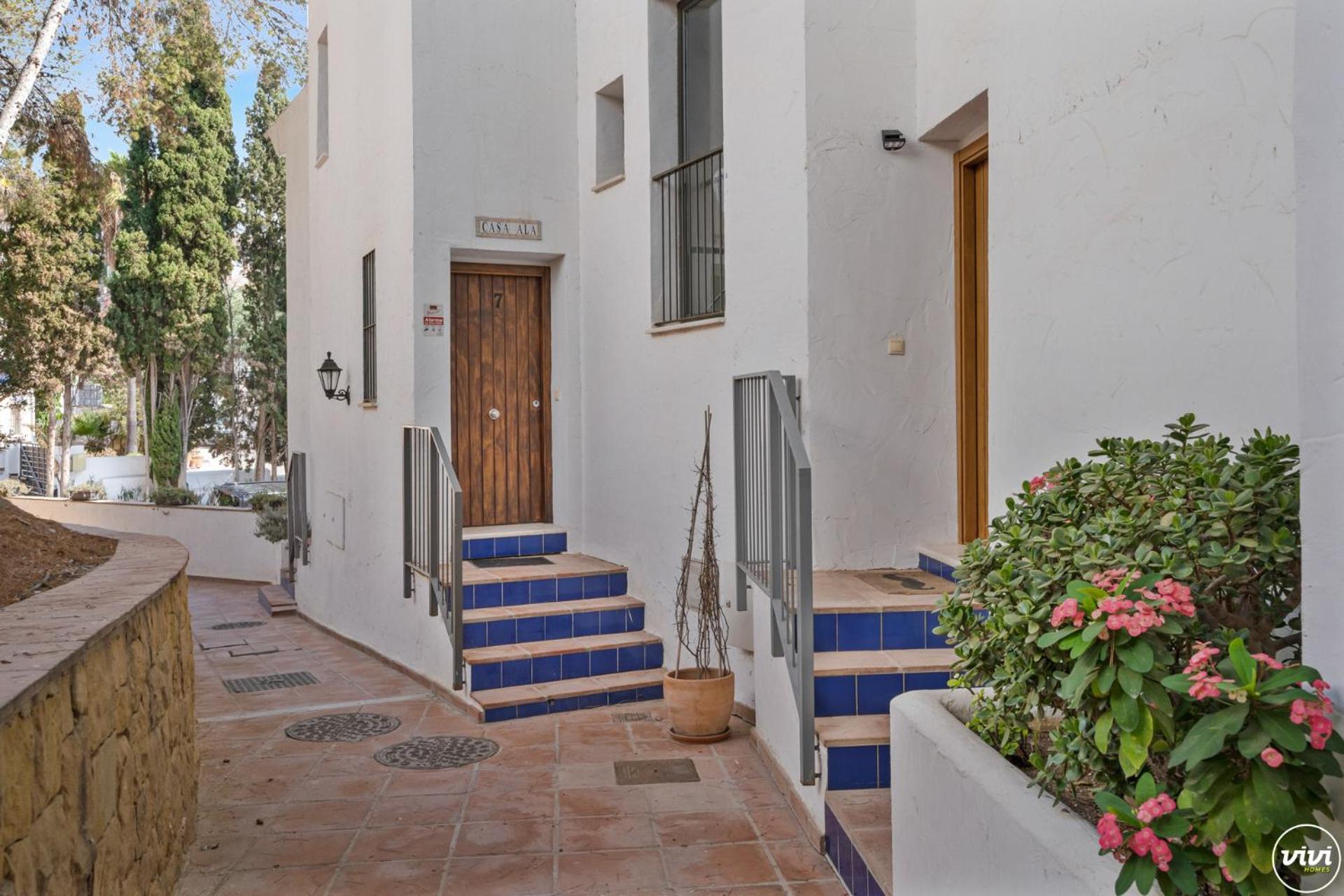 Vivi Homes - La Roca Pool, Terrace, Golf & Sea View Apartment *