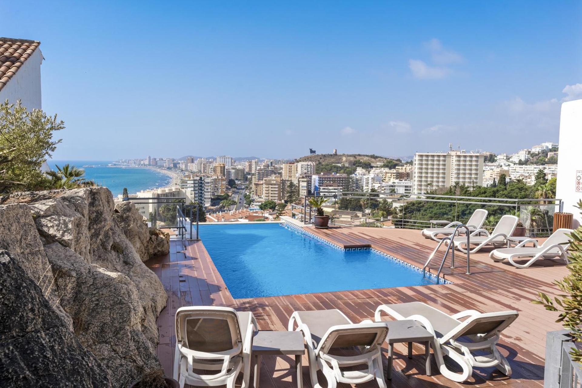 Vivi Homes - La Roca Pool, Terrace, Golf & Sea View Apartment *