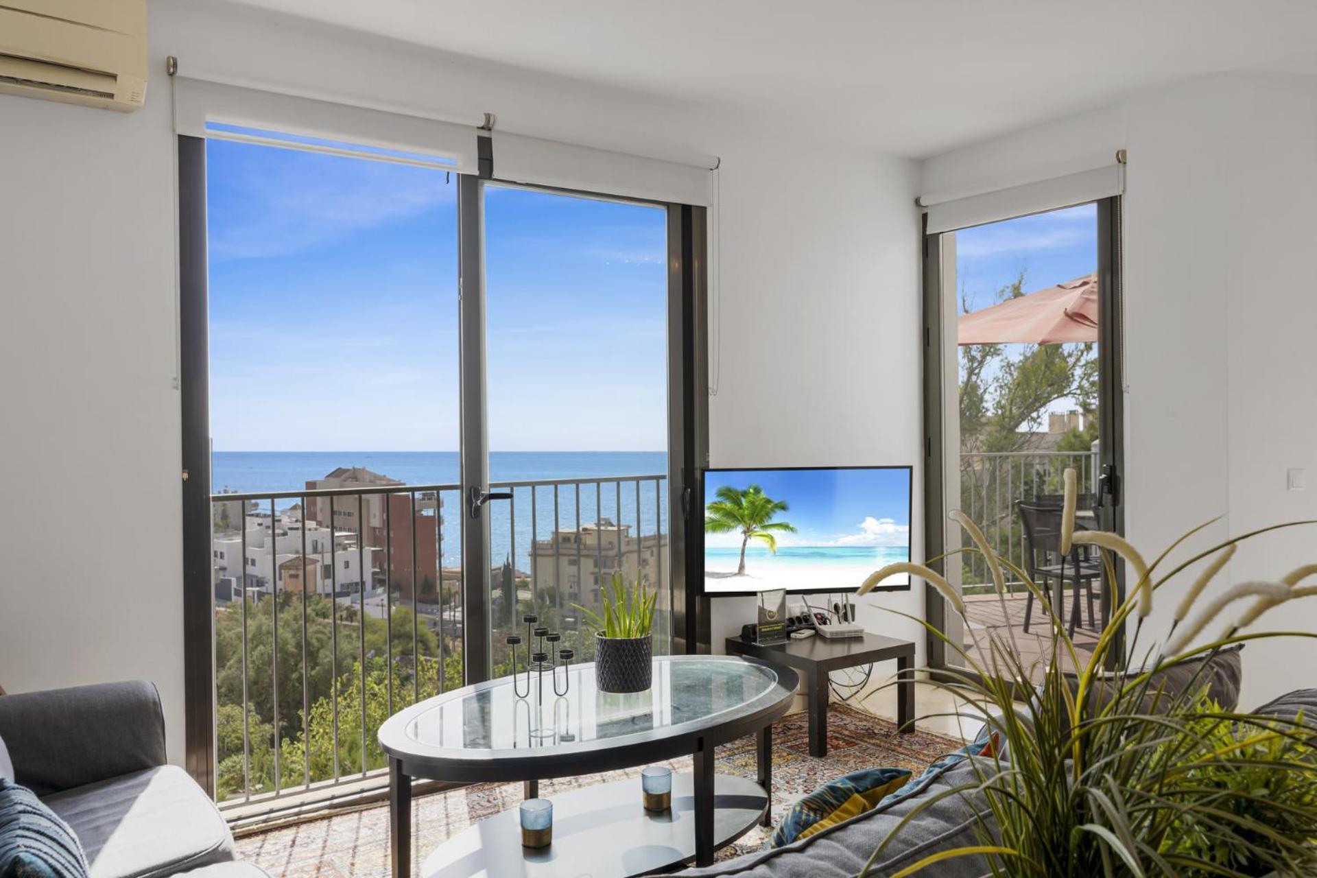 Vivi Homes - La Roca Pool, Terrace, Golf & Sea View Apartment Fuengirola
