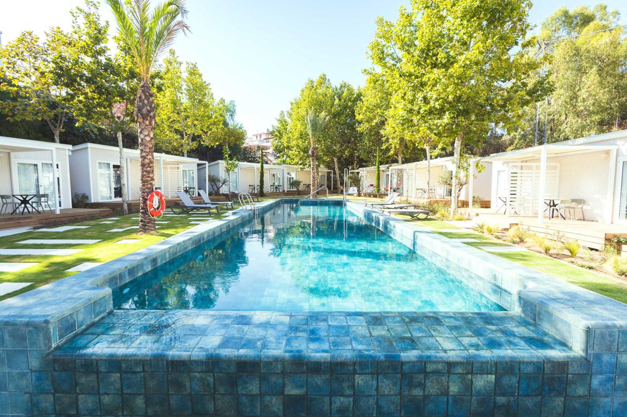 Costa Del Sol Glamping Village 4*