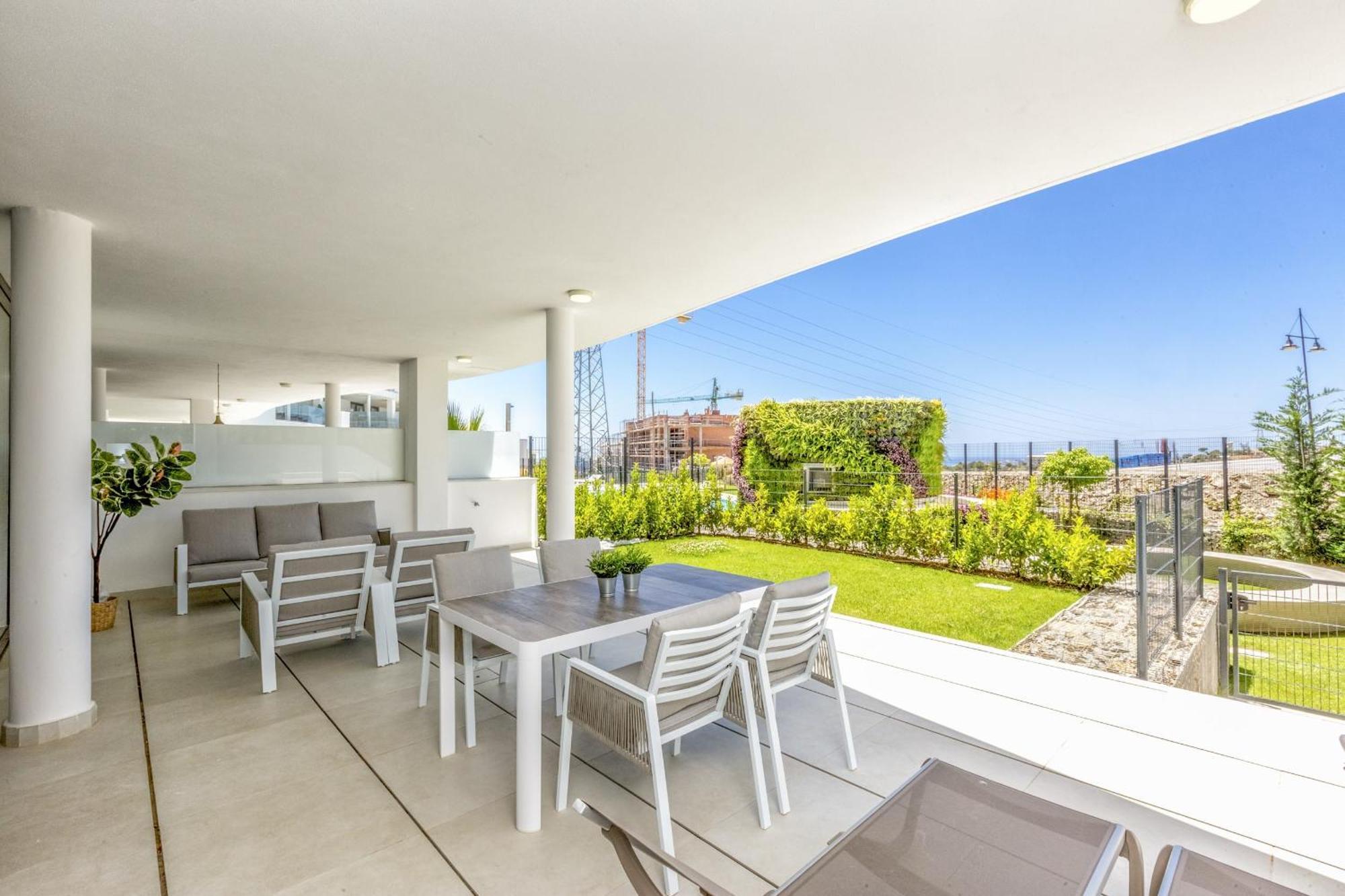 Vivi Homes - Cameron Pool, Patio, Garden & Apartment Fuengirola