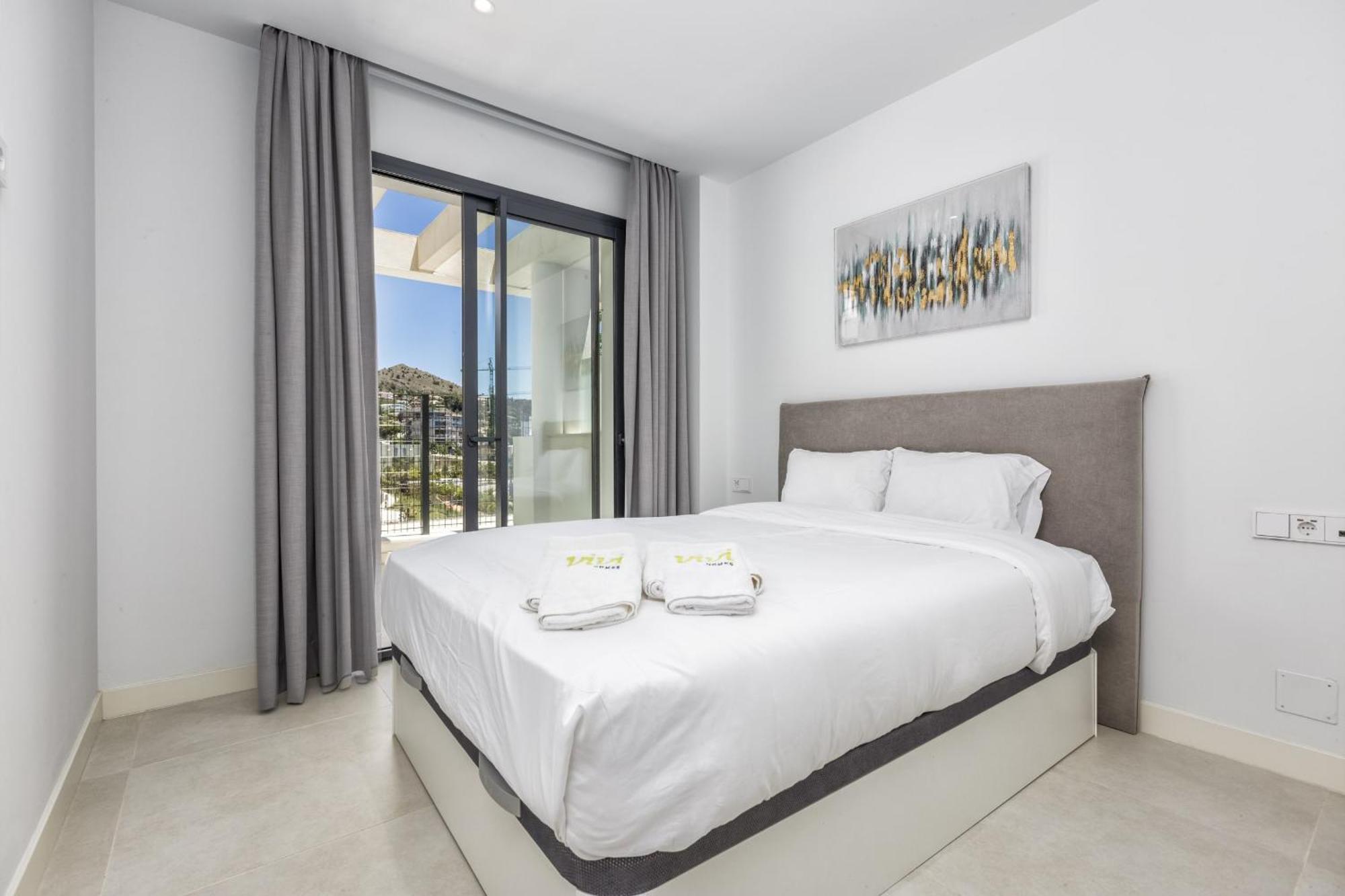 Vivi Homes - Cameron Pool, Patio, Garden & Fuengirola