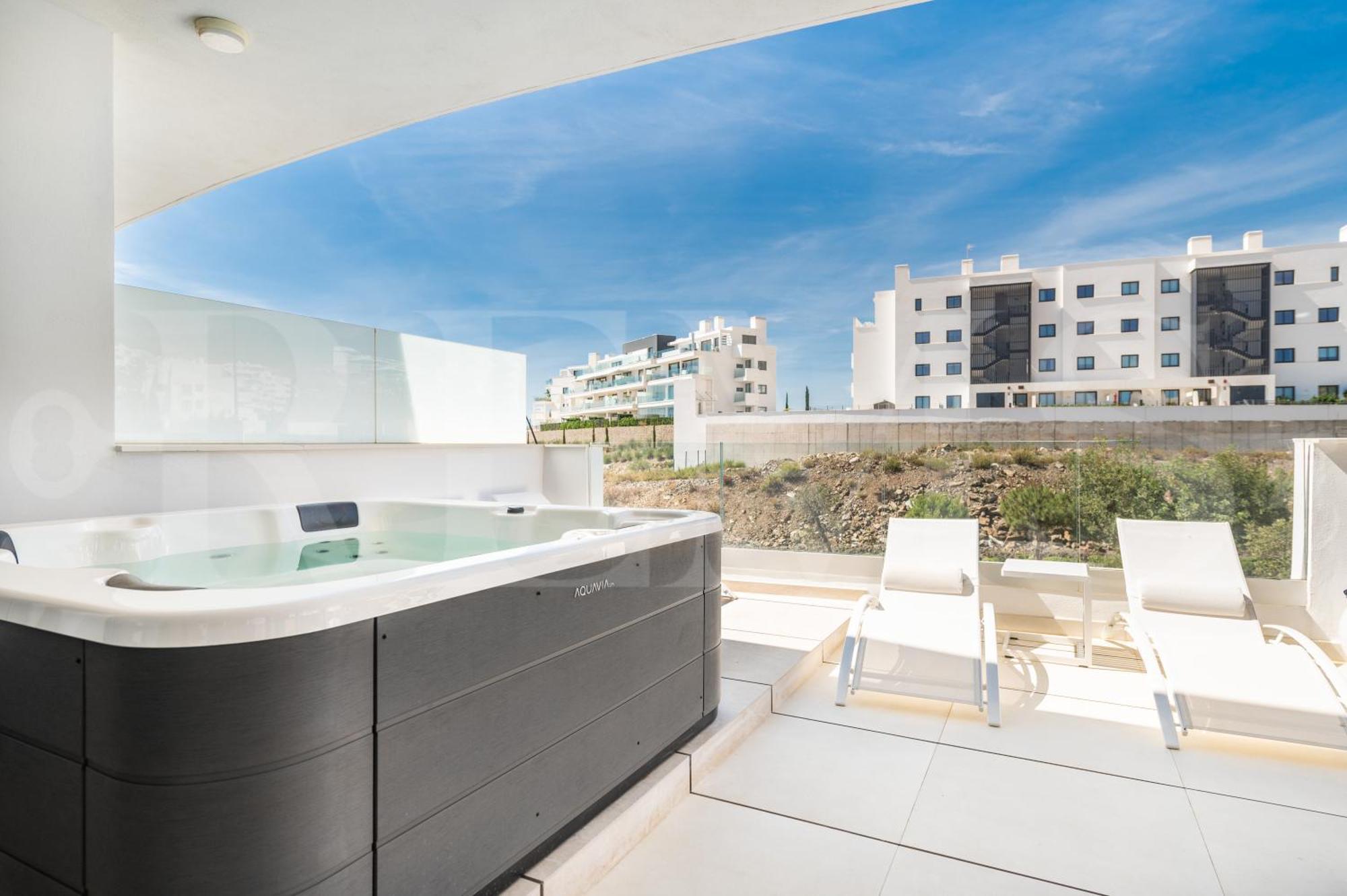 Lovely View With Private Jacuzzi & Terrace, Pool And Parking By Rems Apartment