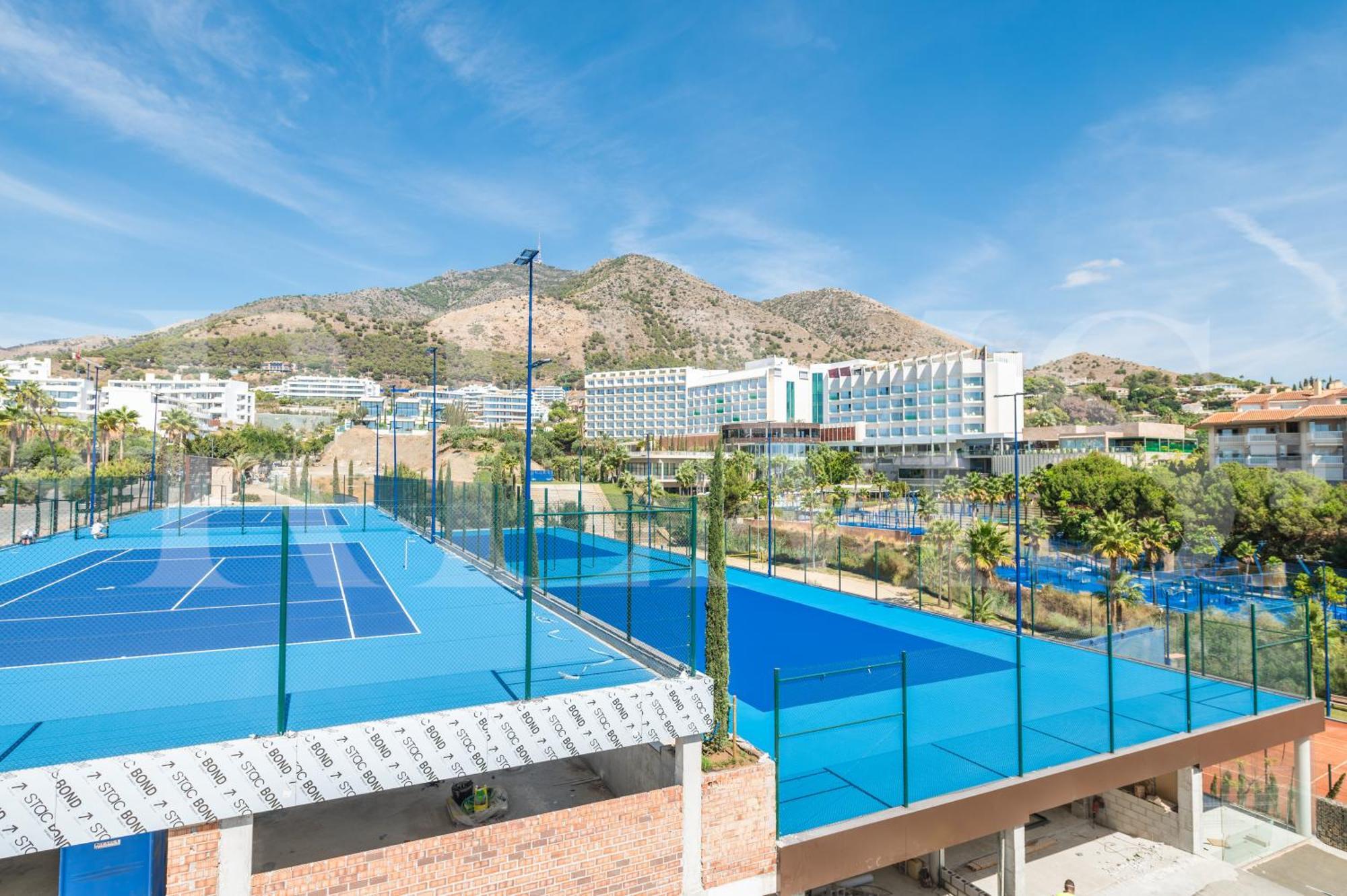 Lovely View With Private Jacuzzi & Terrace, Pool And Parking By Rems Apartment *