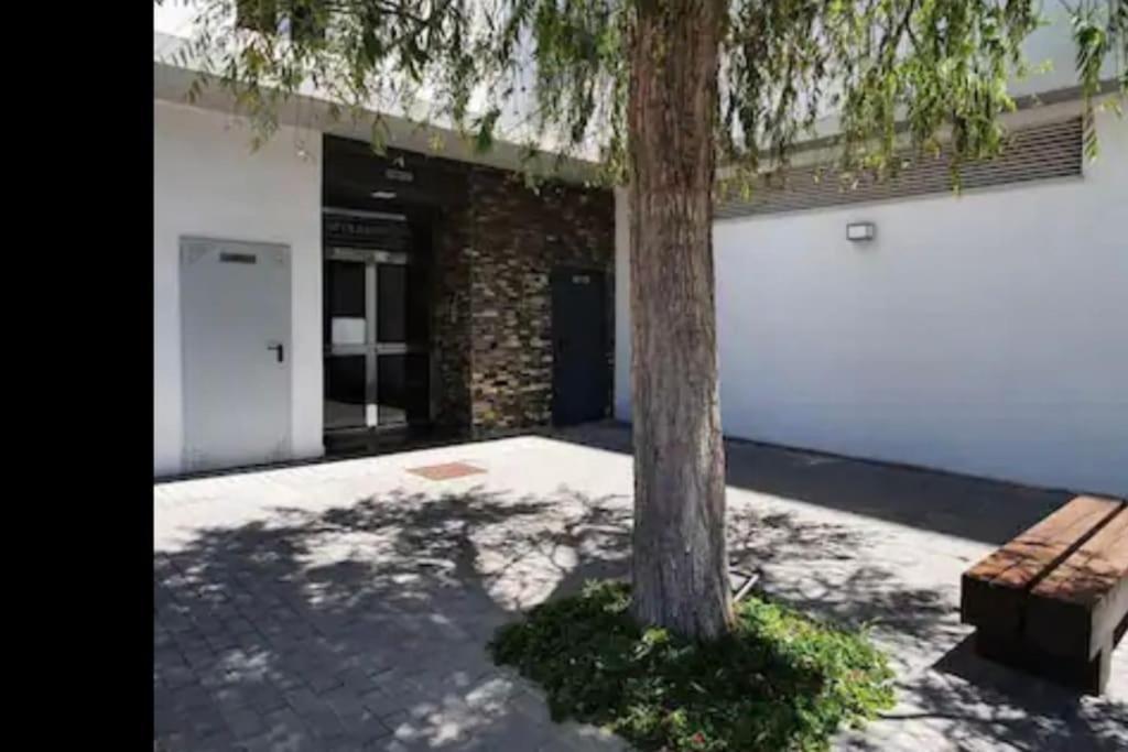 Apartment Two Bedrooms Next To The Beach&miramar Shopping Center-swimming Pool-parking *