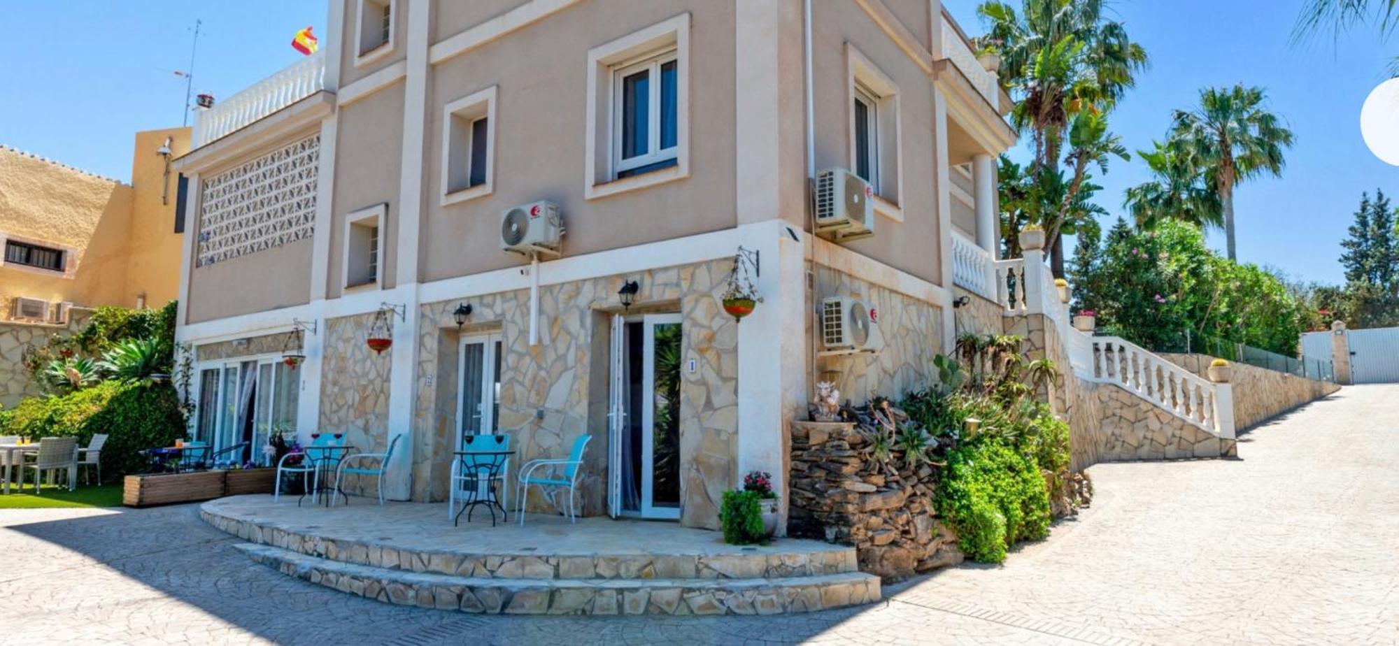 Paraisos Bed & Breakfast