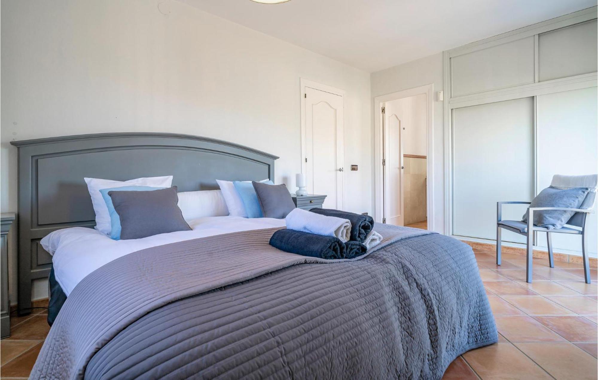 6 Bedroom Stunning In Lagunas De Mijas Loma-asunnot