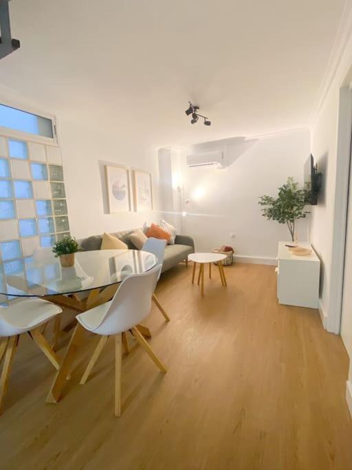 Apartment Sea And Escape
