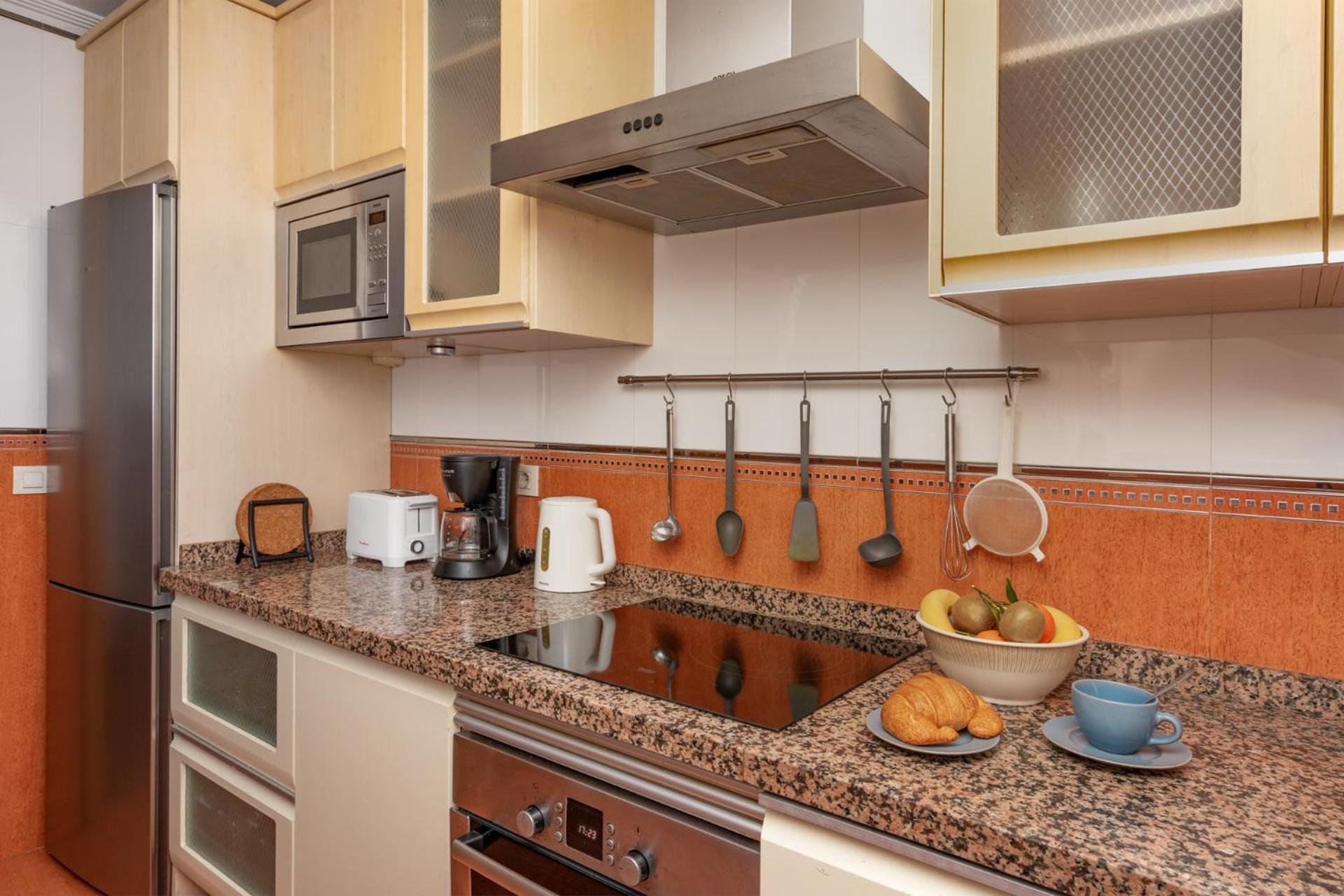 Beachfront, Two Bed- & Bathrooms, Private Parking * Fuengirola