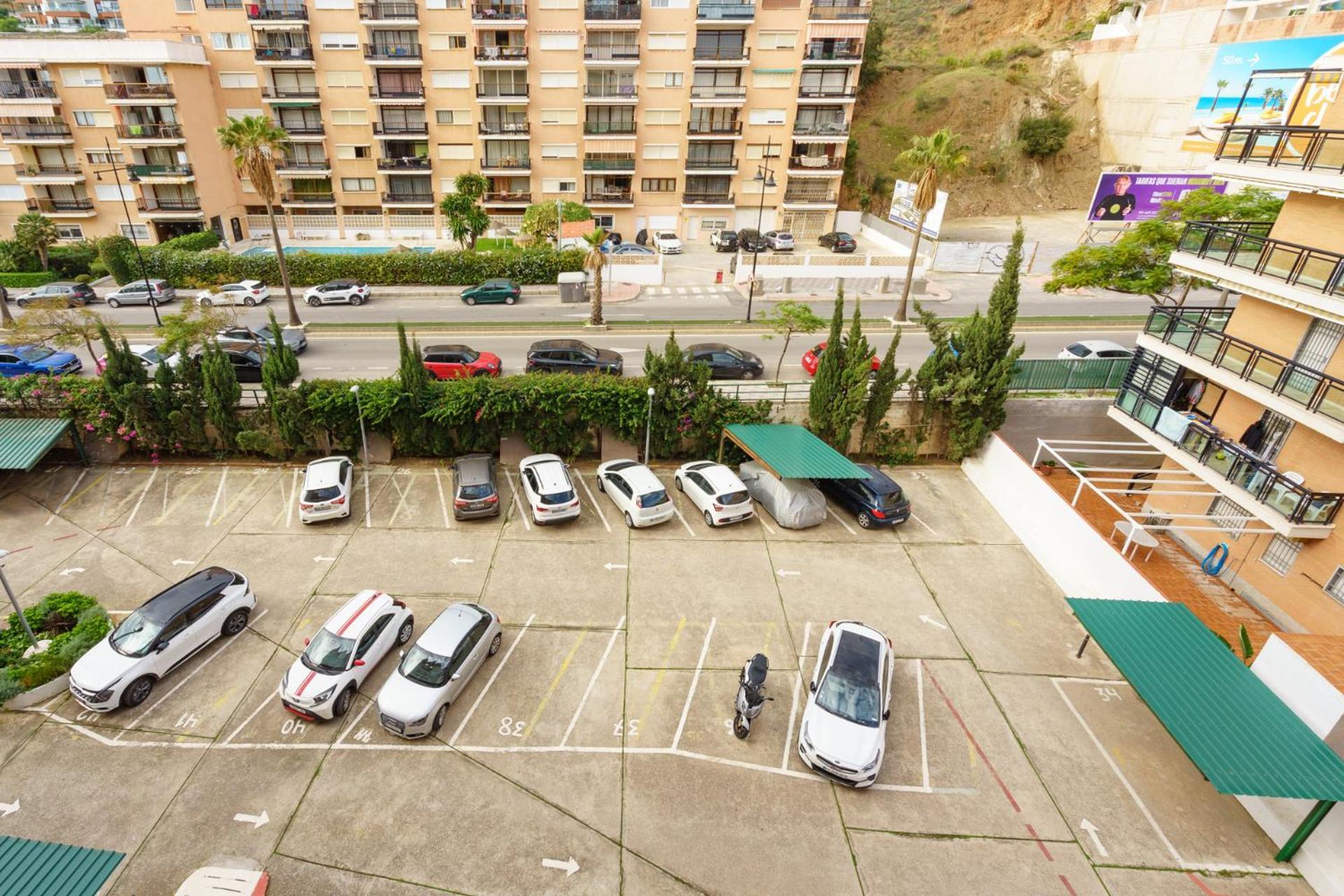 Apartment Beachfront, Two Bed- & Bathrooms, Private Parking *