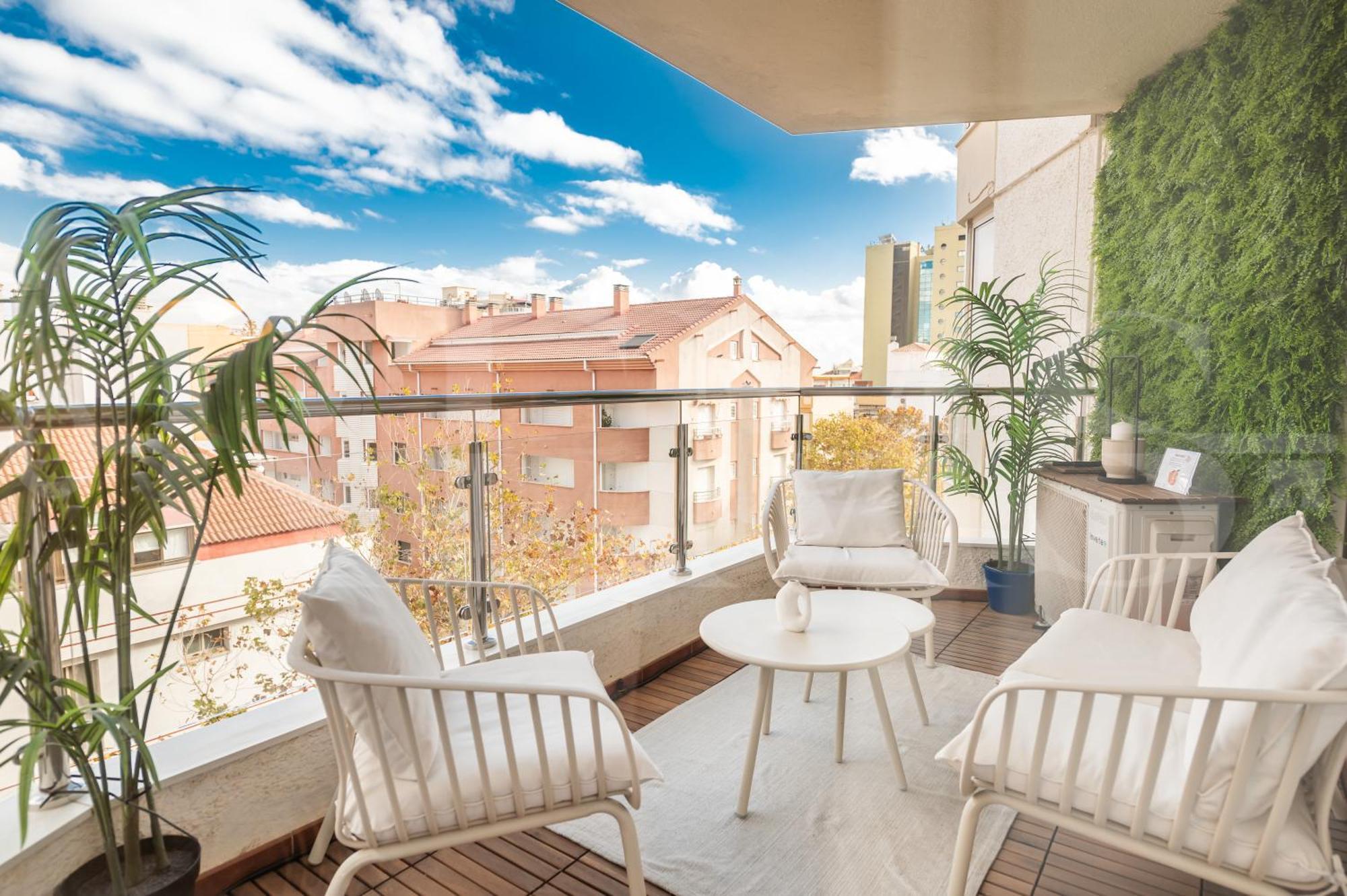 Apartamento With Balcony, Close To The By Rems Fuengirola