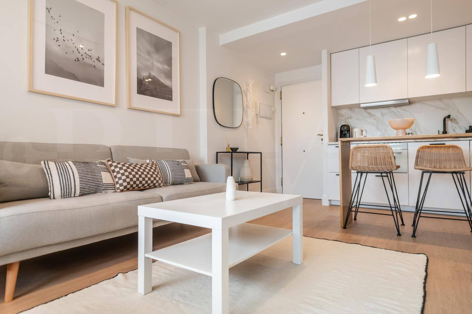 With Balcony, Close To The By Rems Apartamento *