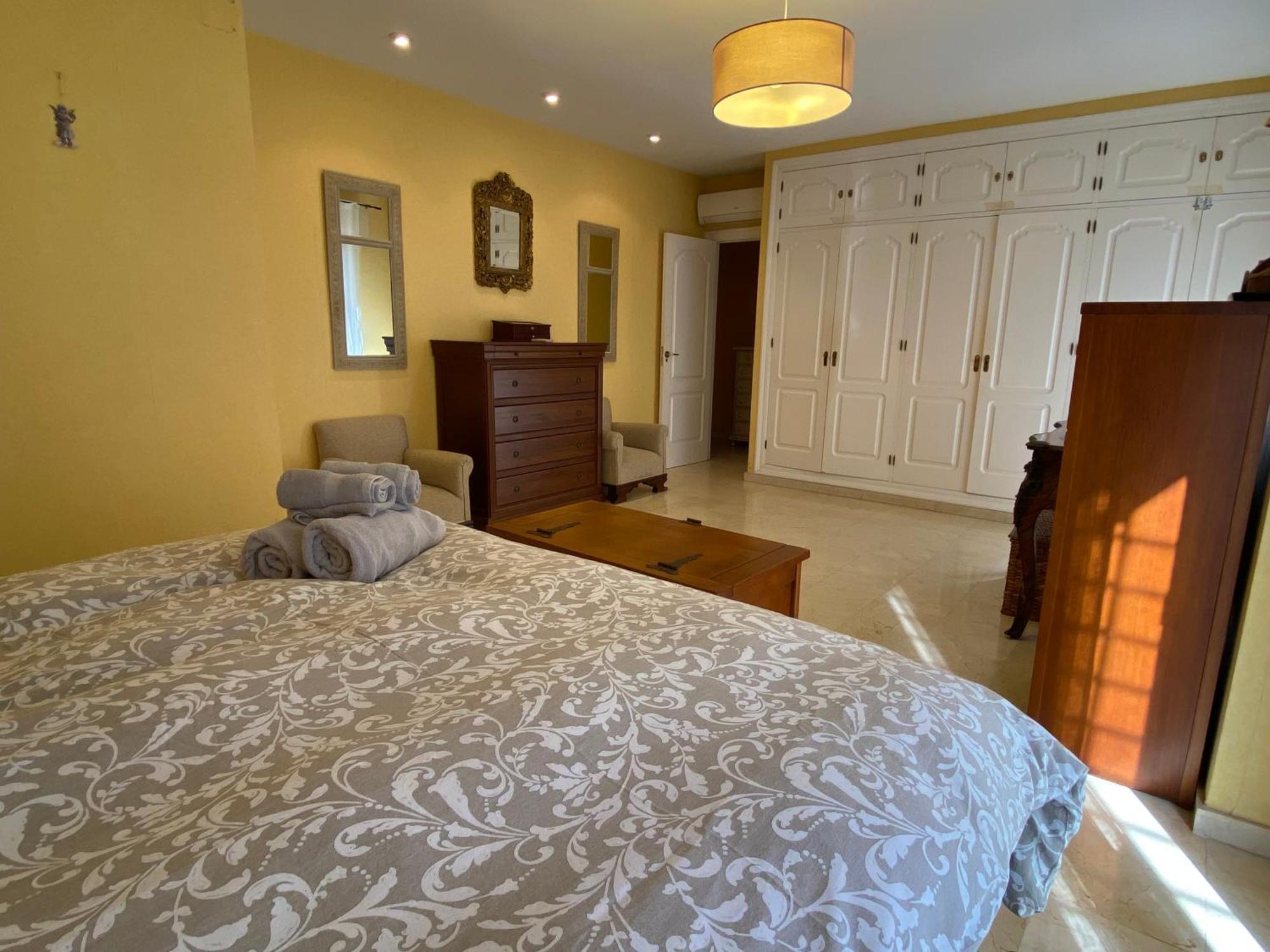 4 Bedroom Close By In Apartamento