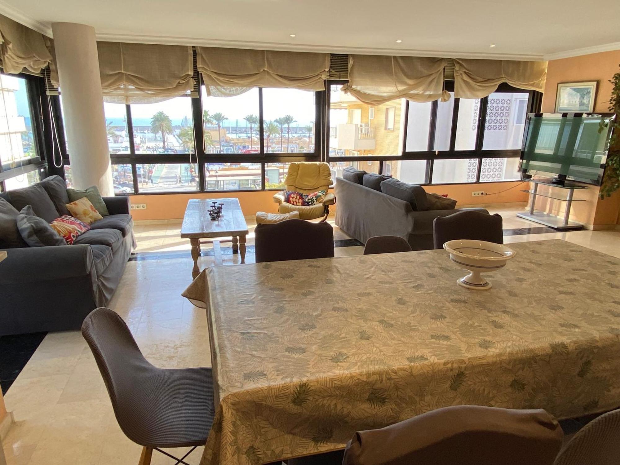 Apartamento 4 Bedroom Close By In