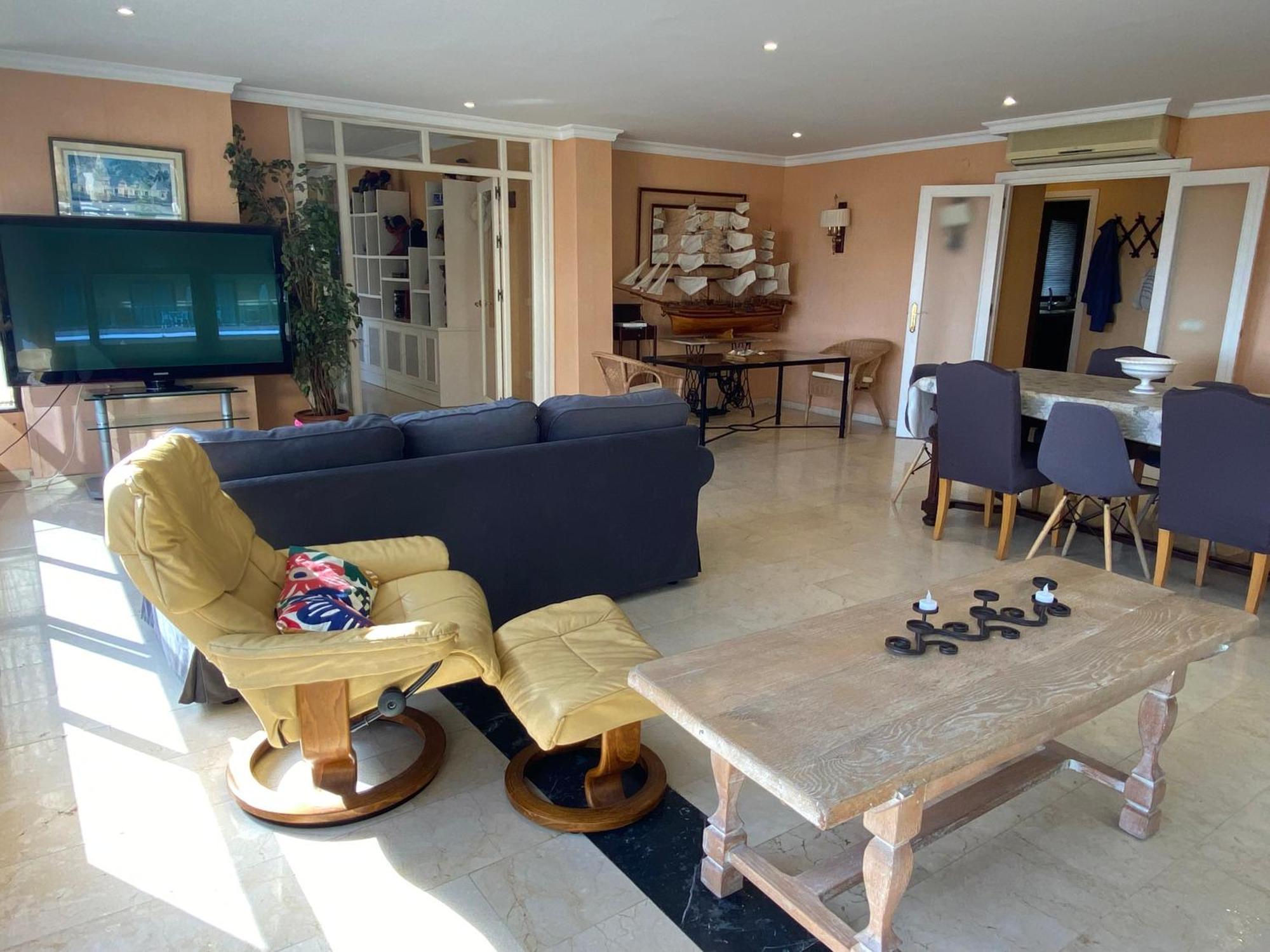 Apartamento 4 Bedroom Close By In Fuengirola