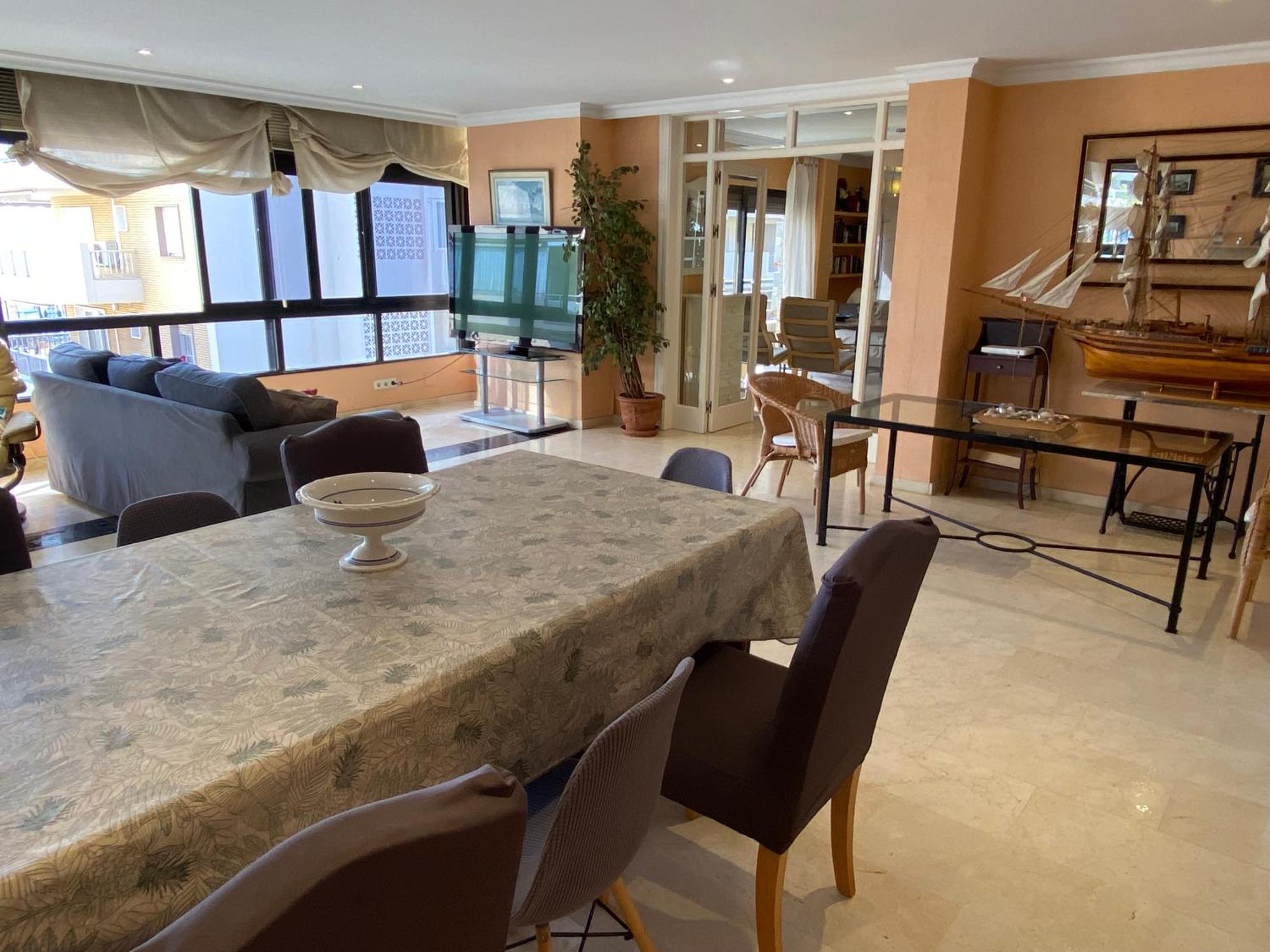 4 Bedroom Close By In *
