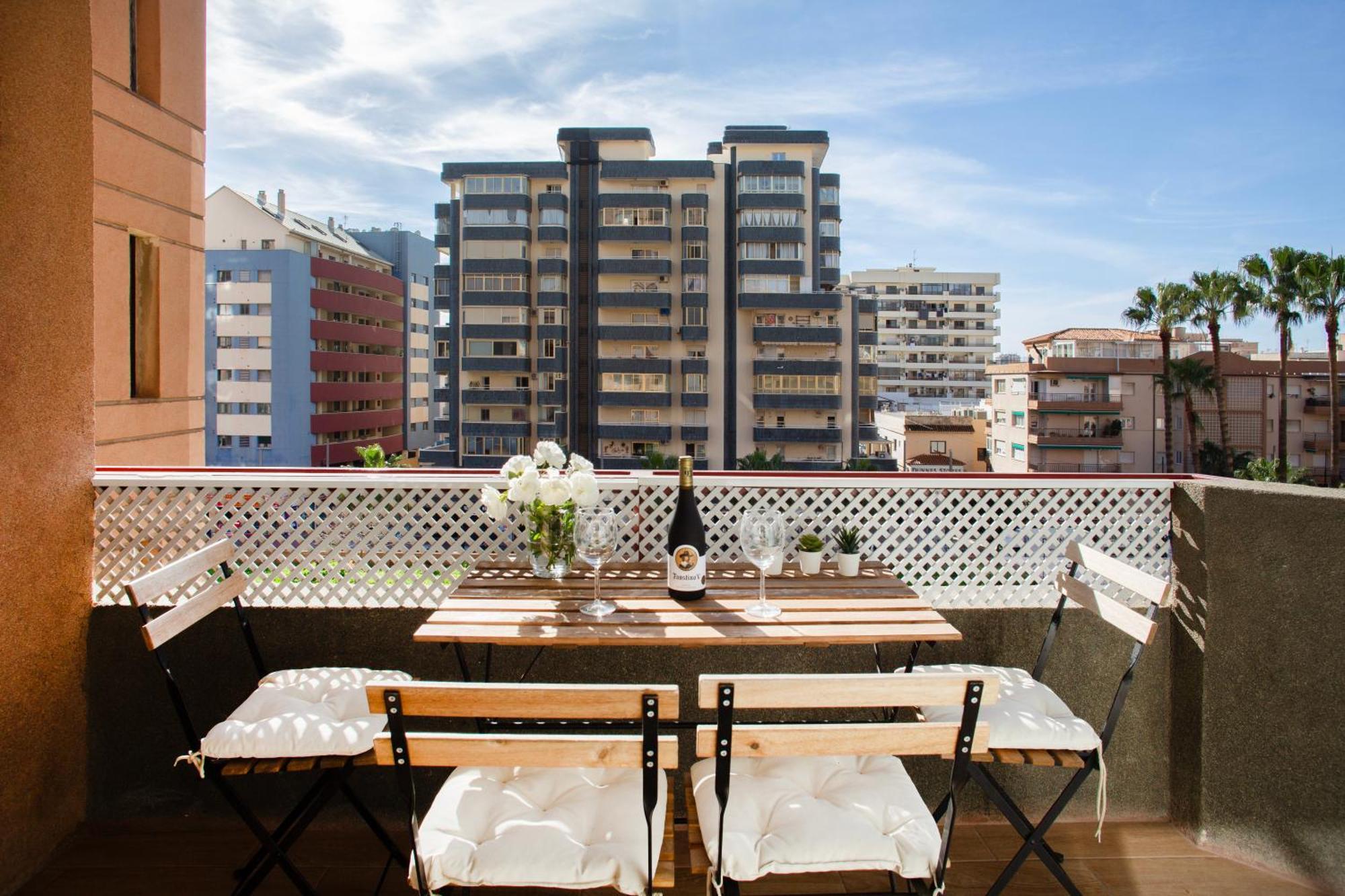 Your First Line Dream Pool Apartment *