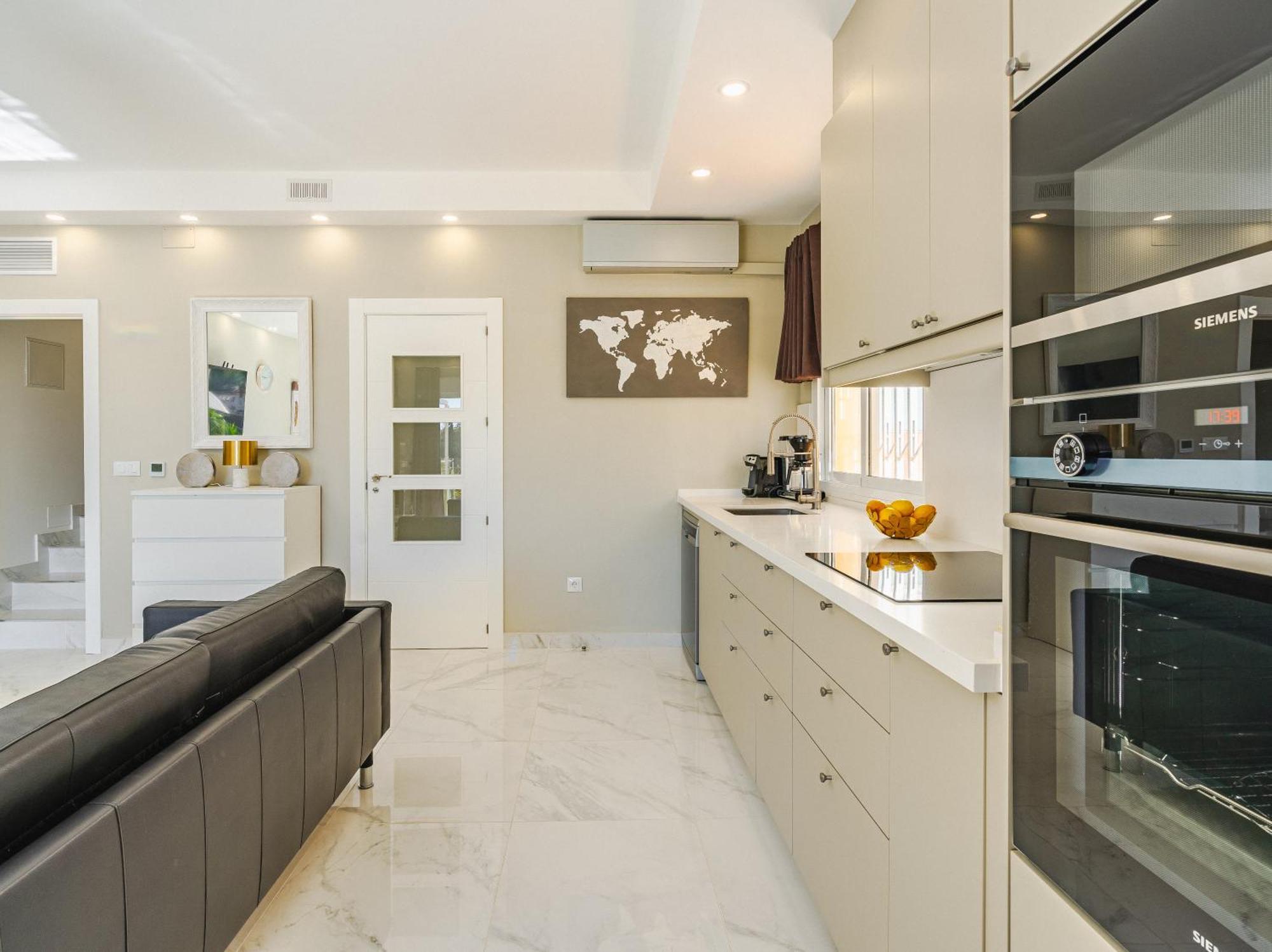 Bella Vista - Modern Private With 5 Bedrooms, Divided Into 2 Apartments, Sea View, And Pool *