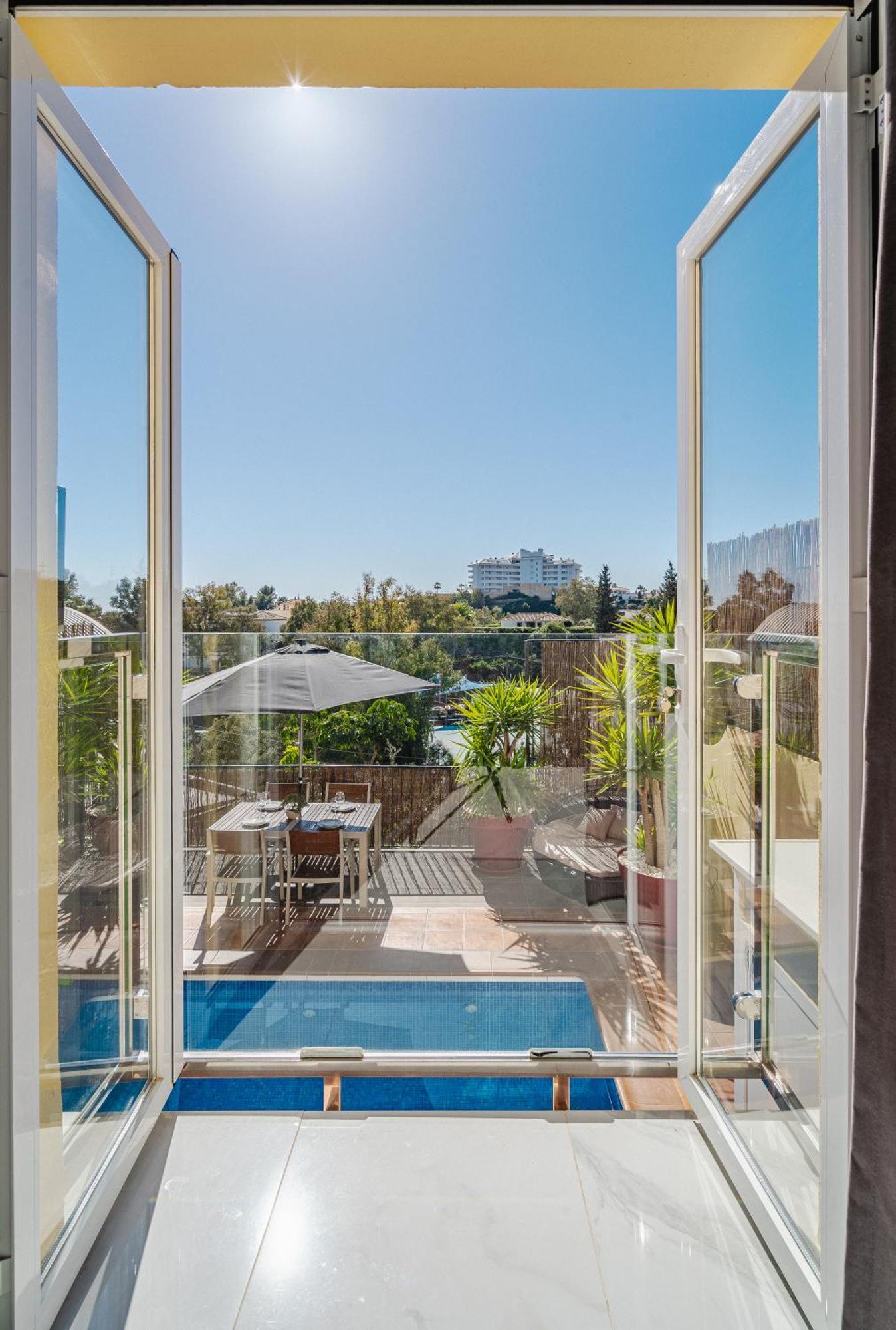 Bella Vista - Modern Private With 5 Bedrooms, Divided Into 2 Apartments, Sea View, And Pool Huvilat