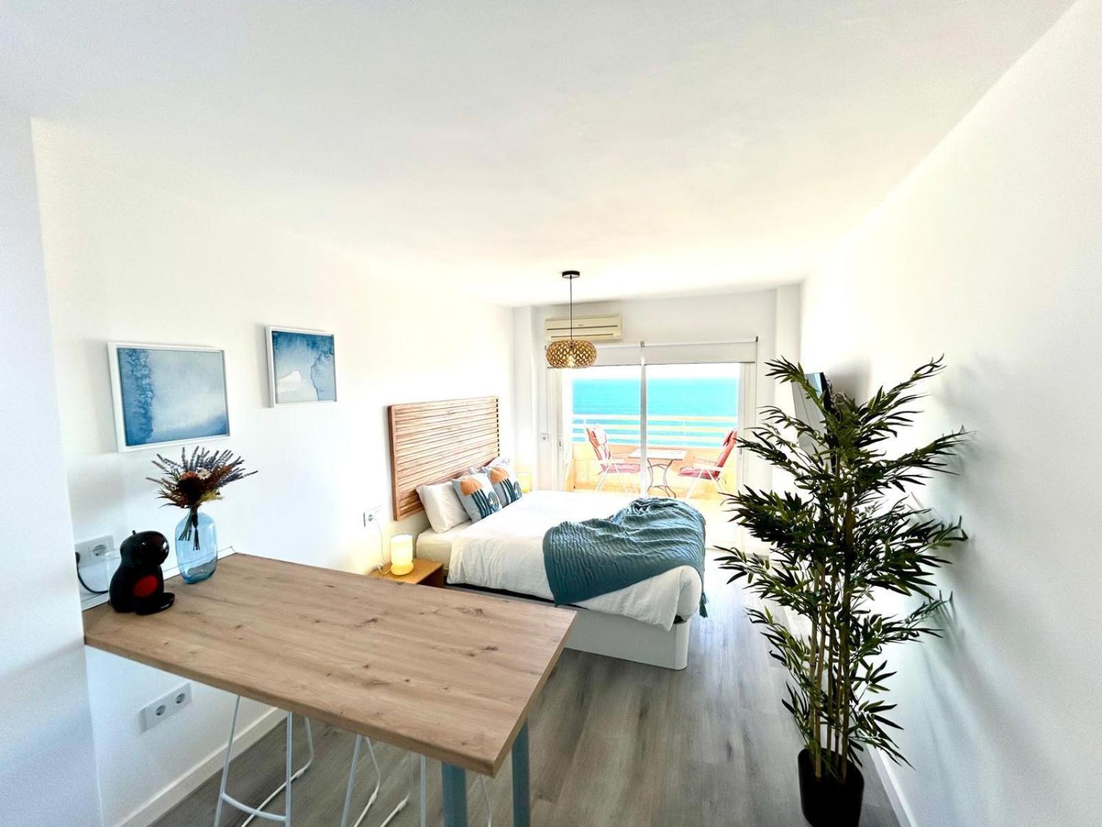 Appartement Stella Maris - Amazing Frontal Sea Views With Pool & Terrace By 10tosea *